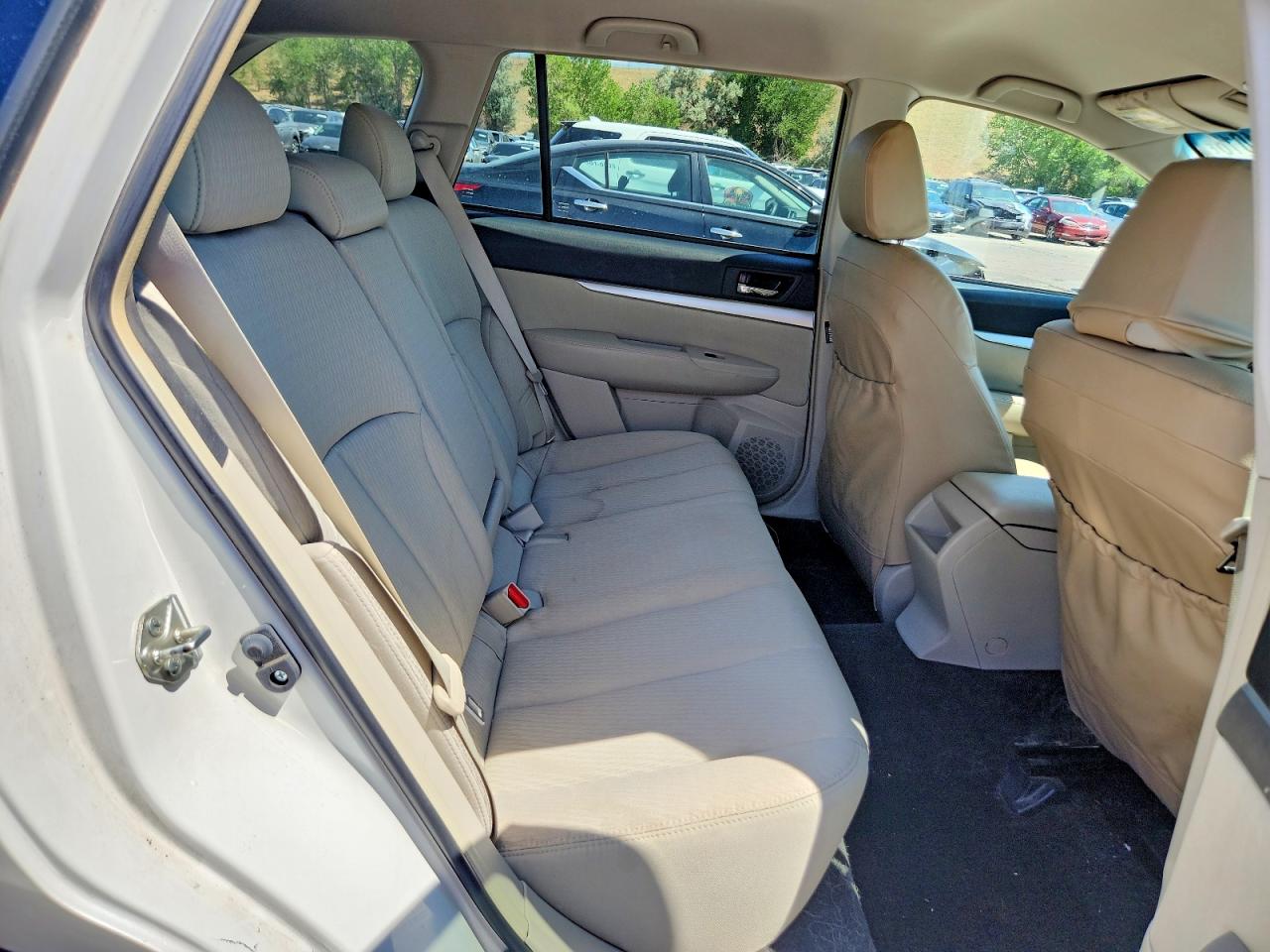 2012 Subaru Outback 2.5i Premium White vin: 4S4BRCFC9C3275978