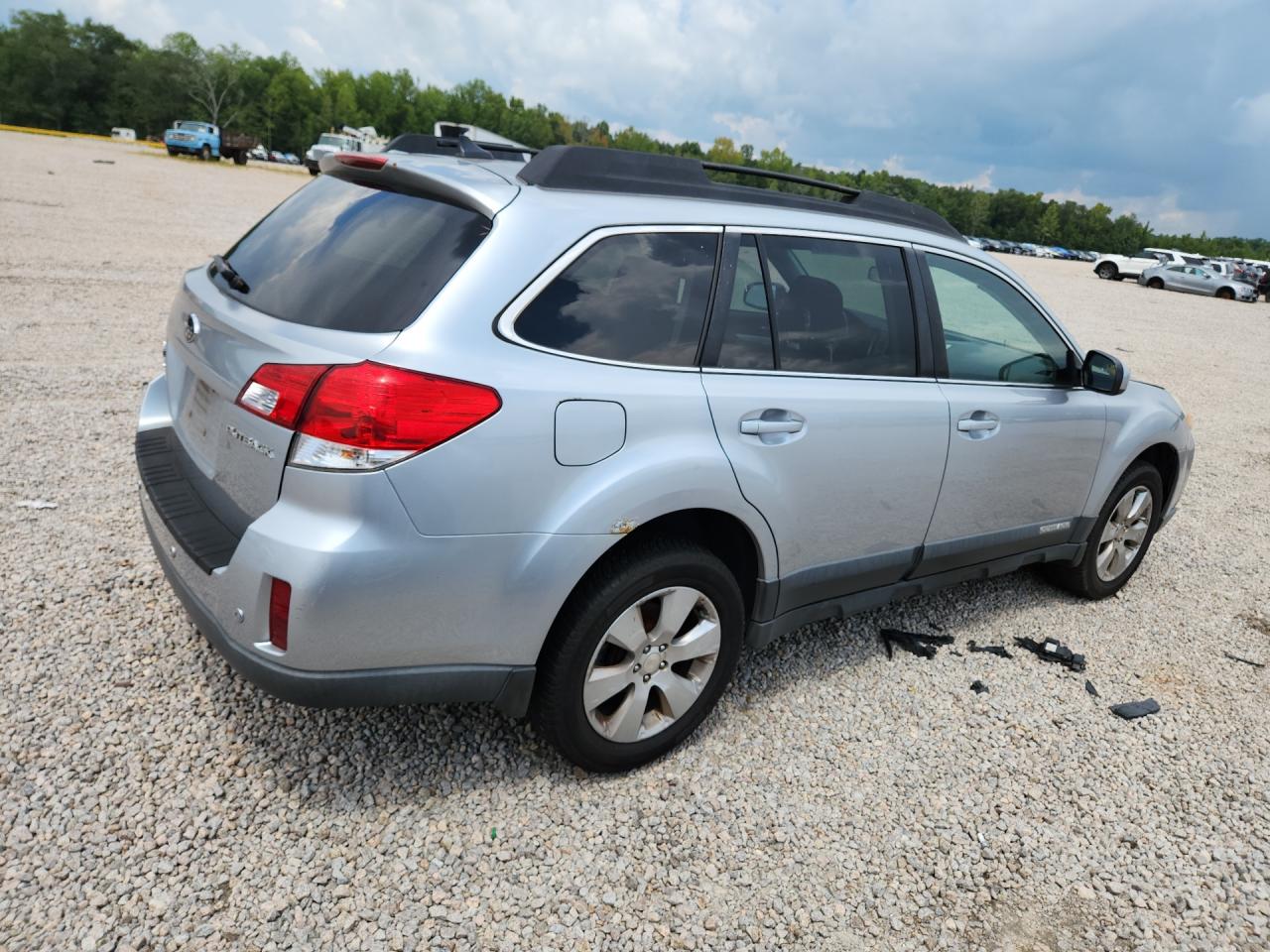 2012 Subaru Outback 2.5i Premium Silver vin: 4S4BRCFCXC1245478