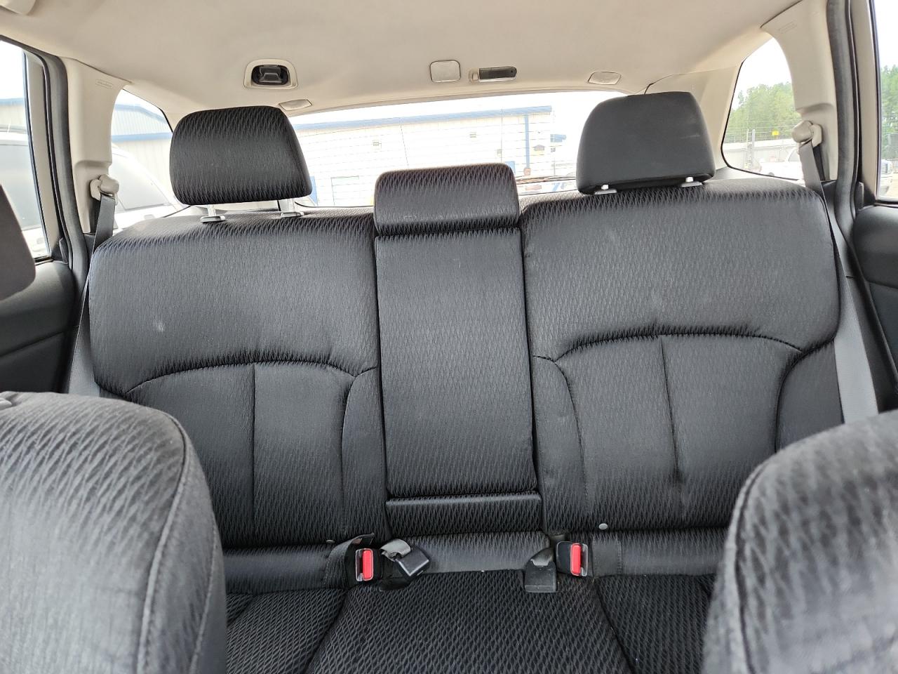 2012 Subaru Outback 2.5i Premium Silver vin: 4S4BRCFCXC1245478