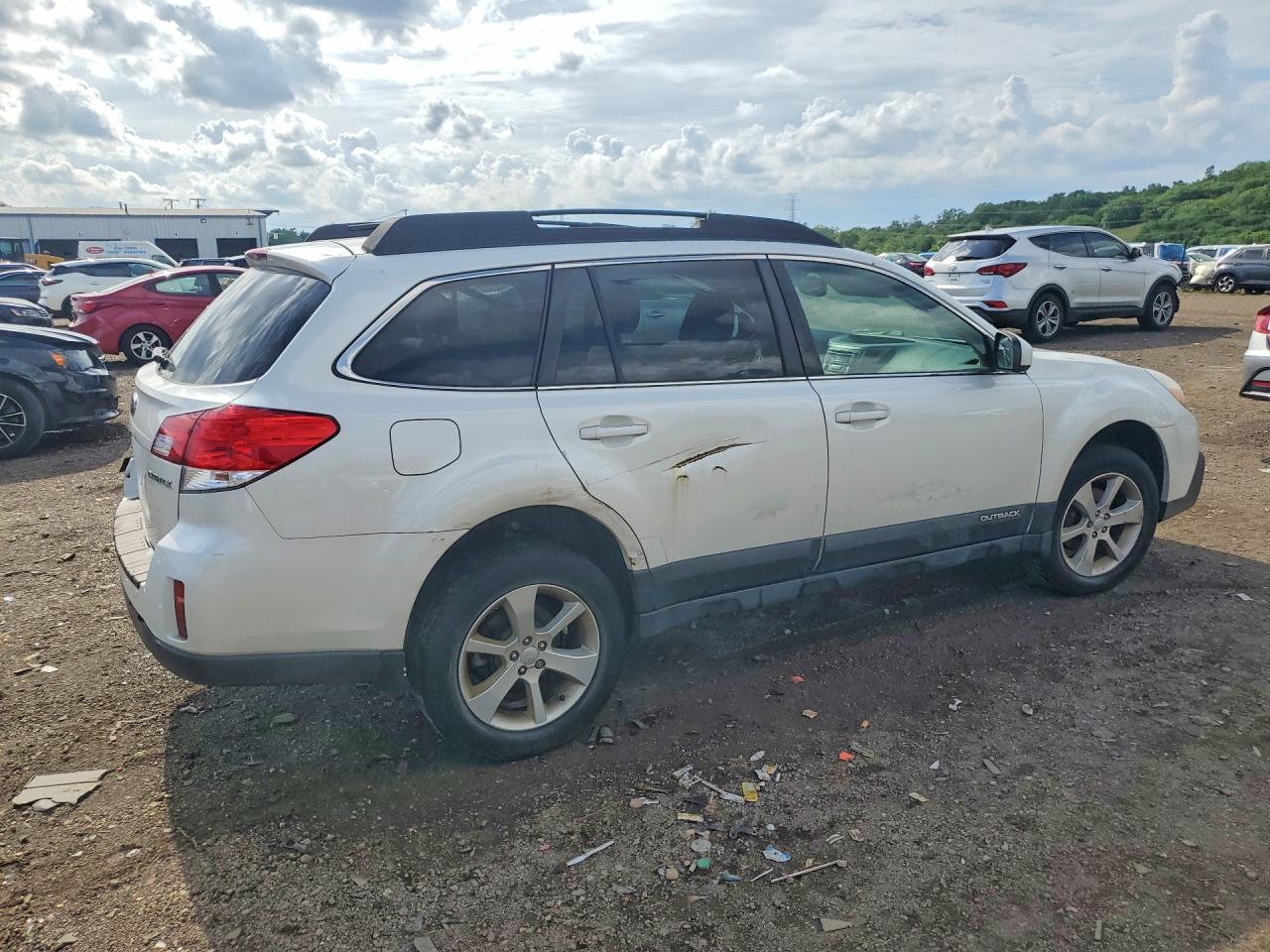 2013 Subaru Outback 2.5i Premium White vin: 4S4BRCGC0D3222909