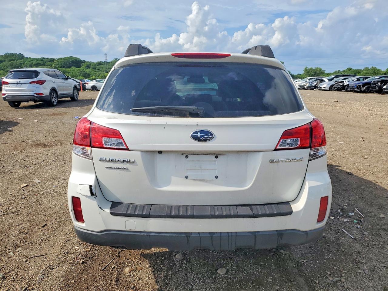 2013 Subaru Outback 2.5i Premium White vin: 4S4BRCGC0D3222909