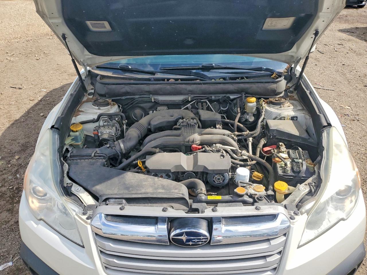 2013 Subaru Outback 2.5i Premium White vin: 4S4BRCGC0D3222909