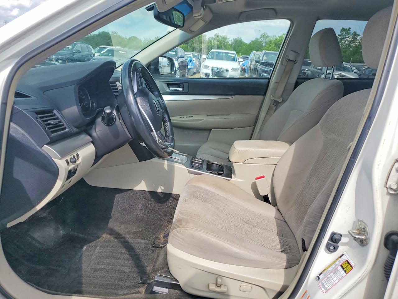 2013 Subaru Outback 2.5i Premium White vin: 4S4BRCGC0D3222909