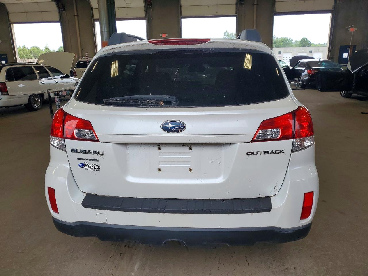 2010 Subaru Outback 2.5i Premium White vin: 4S4BRCGC1A3343332