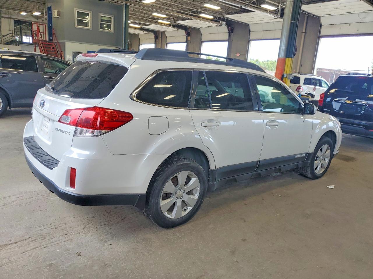 2010 Subaru Outback 2.5i Premium White vin: 4S4BRCGC1A3343332