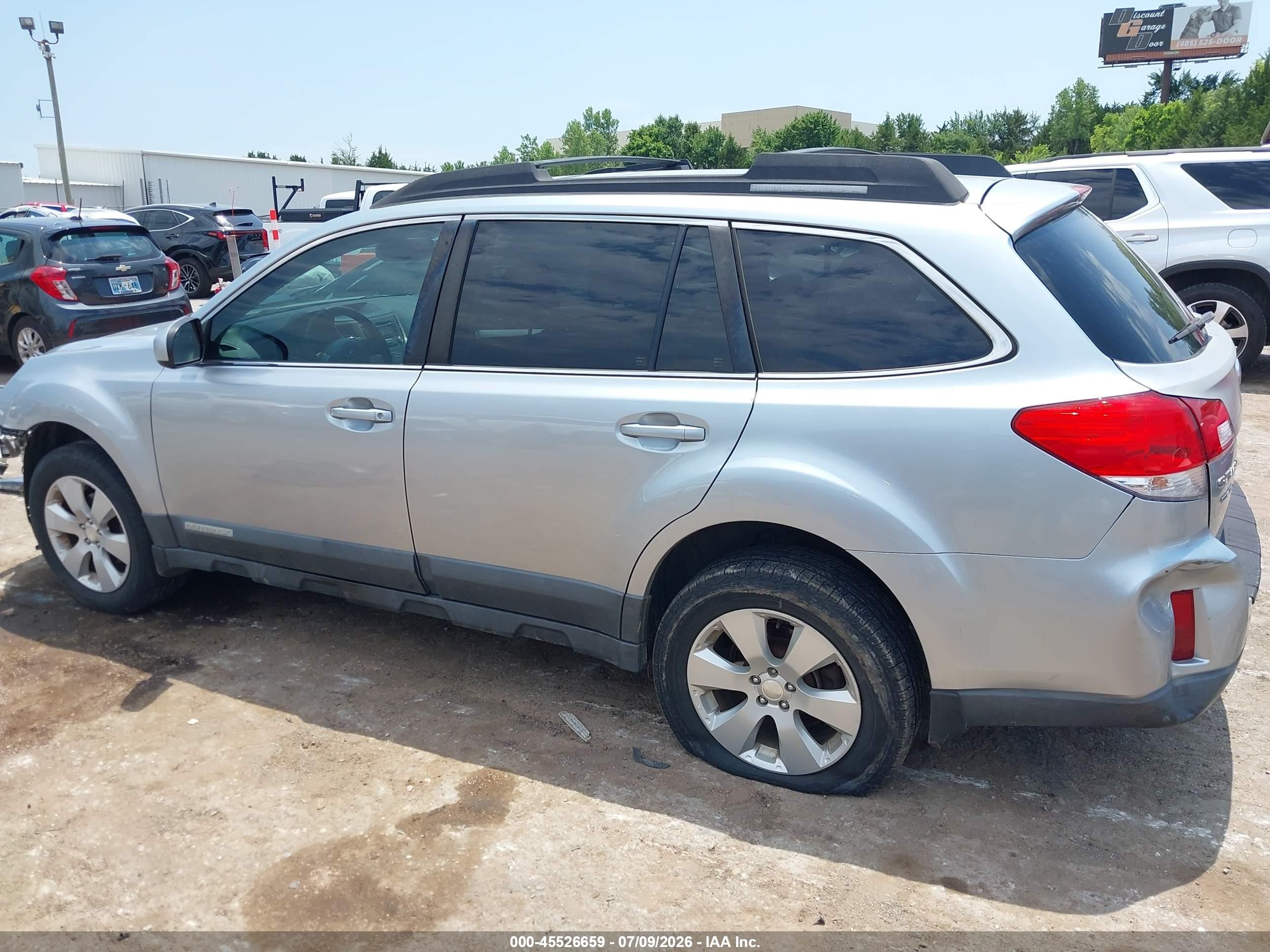 2012 Subaru Outback 2.5i Premium Silver vin: 4S4BRCGC1C3266948