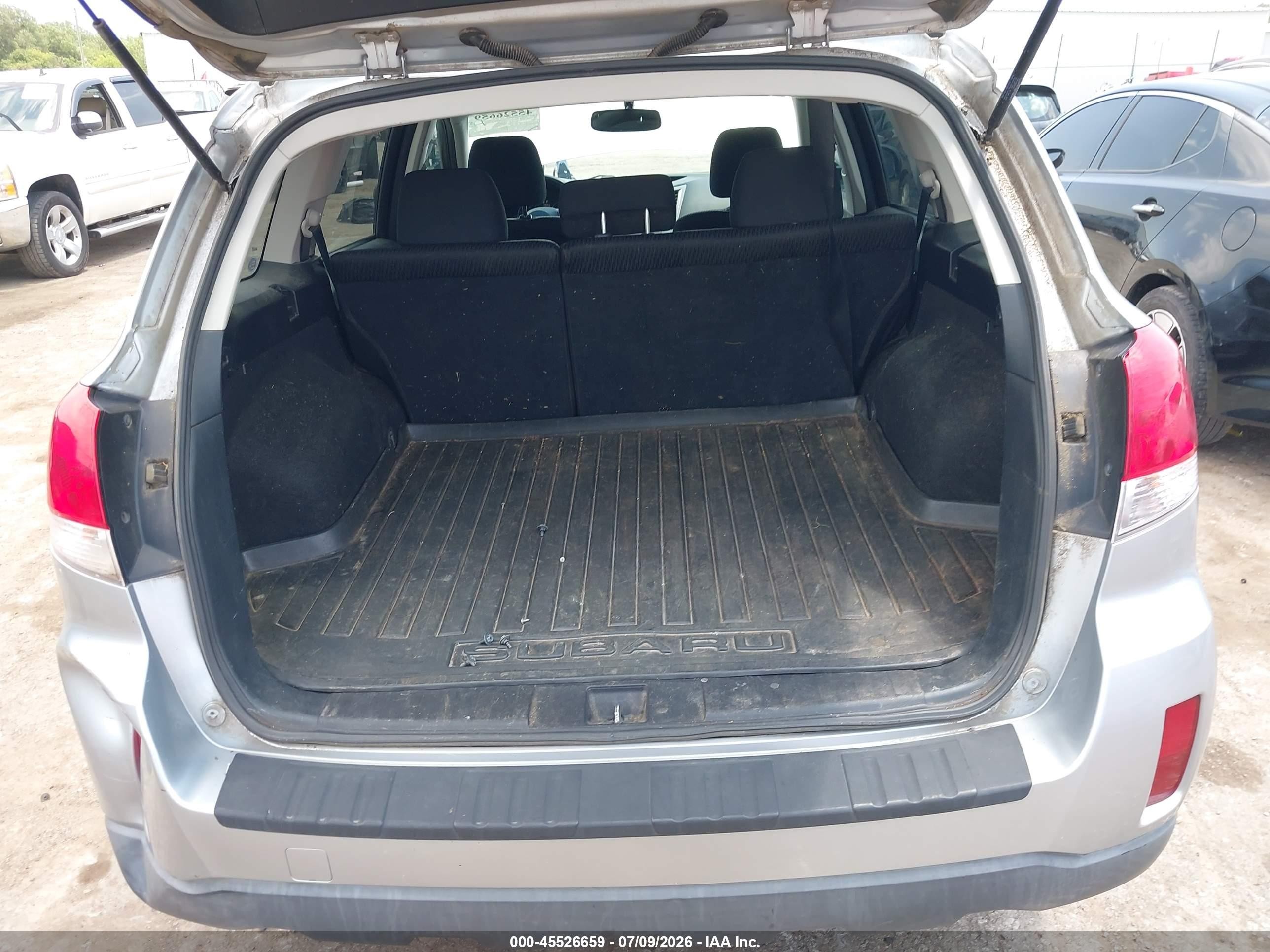 2012 Subaru Outback 2.5i Premium Silver vin: 4S4BRCGC1C3266948