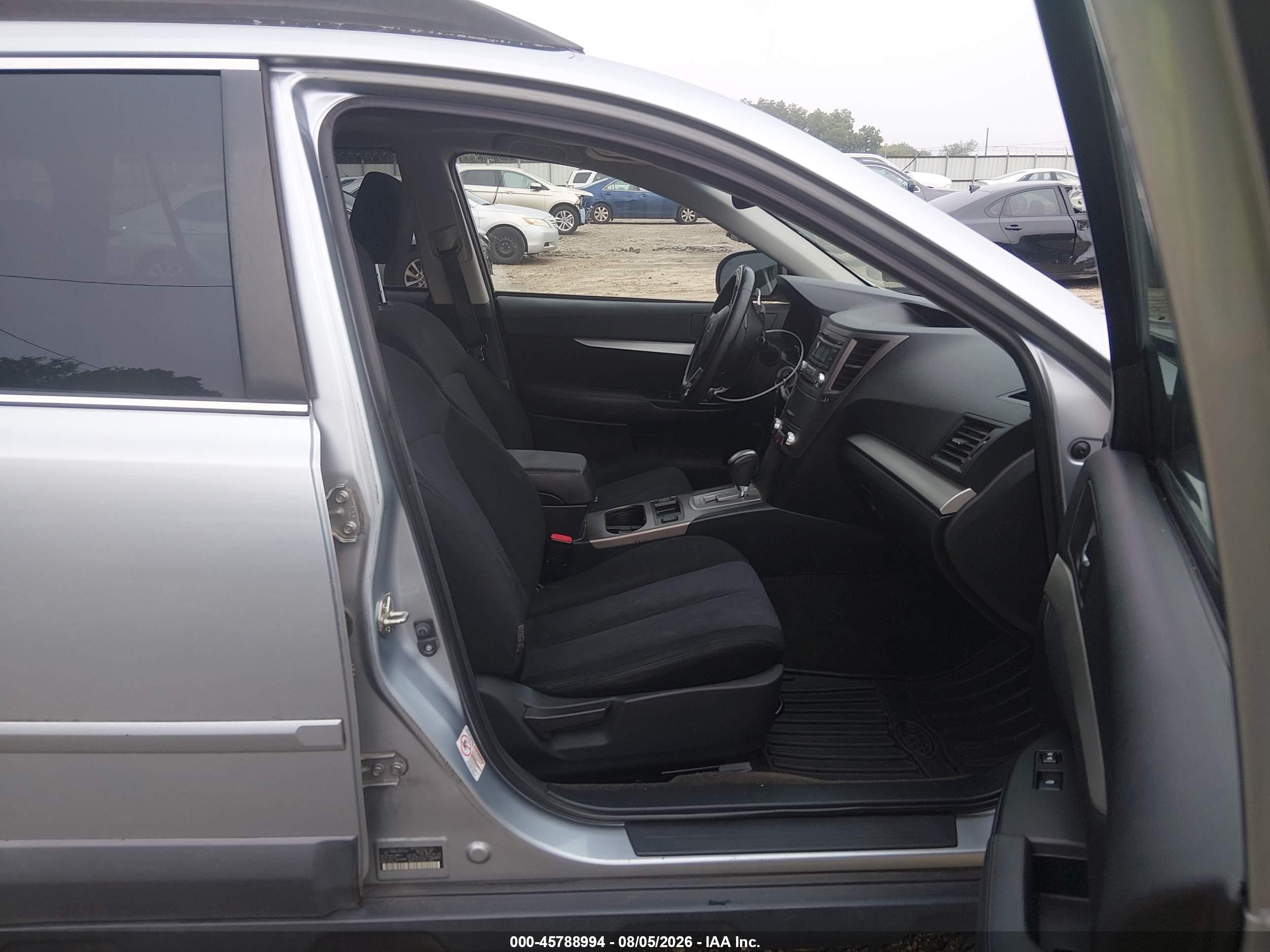 2013 Subaru Outback 2.5i Premium Серебряный vin: 4S4BRCGC1D3252551
