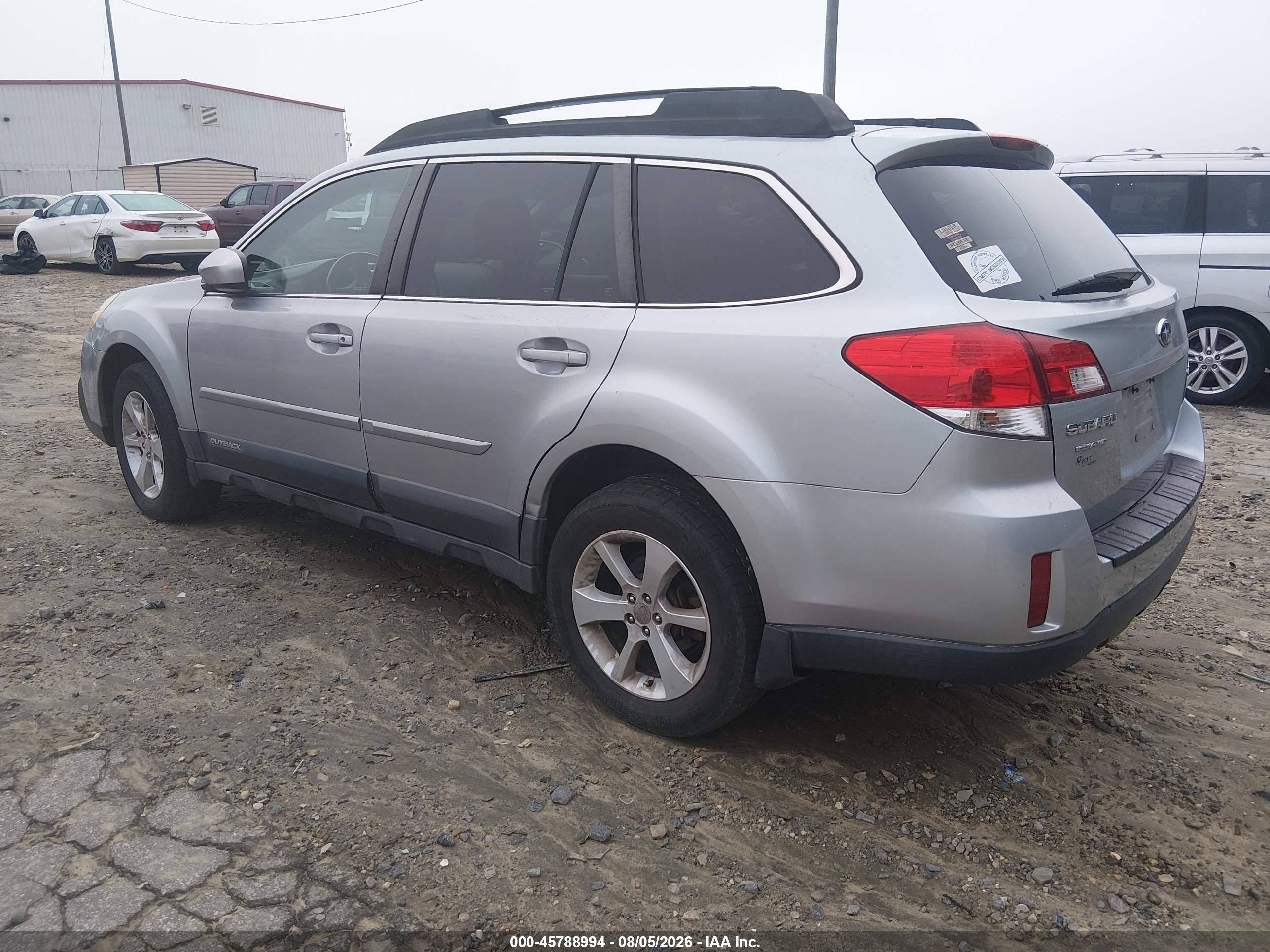 2013 Subaru Outback 2.5i Premium Серебряный vin: 4S4BRCGC1D3252551