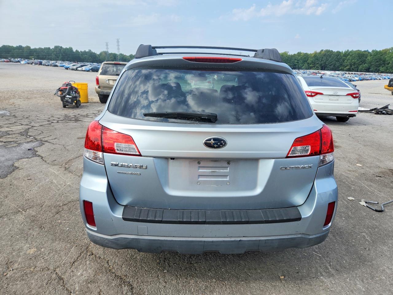 2013 Subaru Outback 2.5i Premium Silver vin: 4S4BRCGC1D3287476