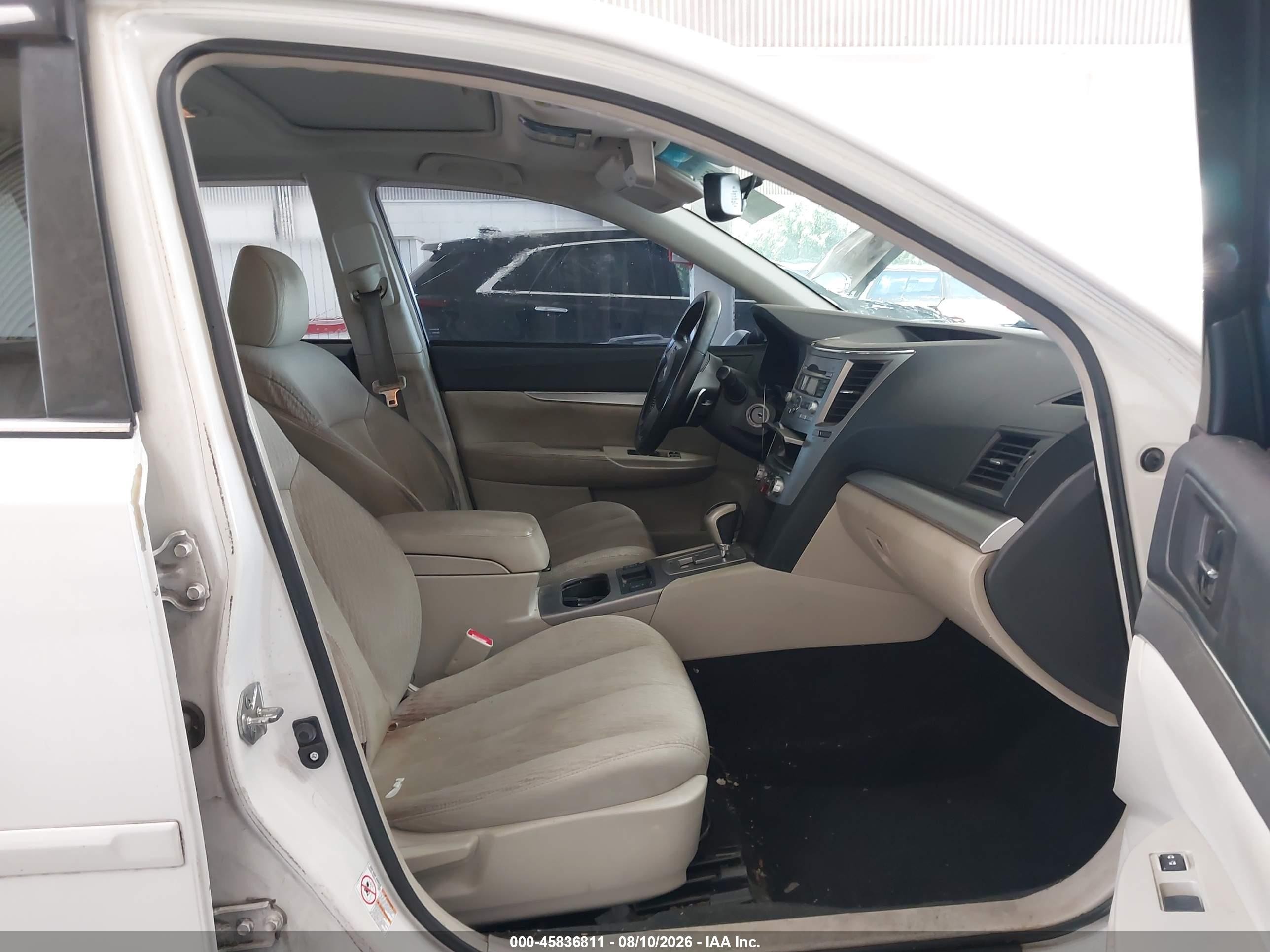 2011 Subaru Outback 2.5i Premium White vin: 4S4BRCGC2B3330526