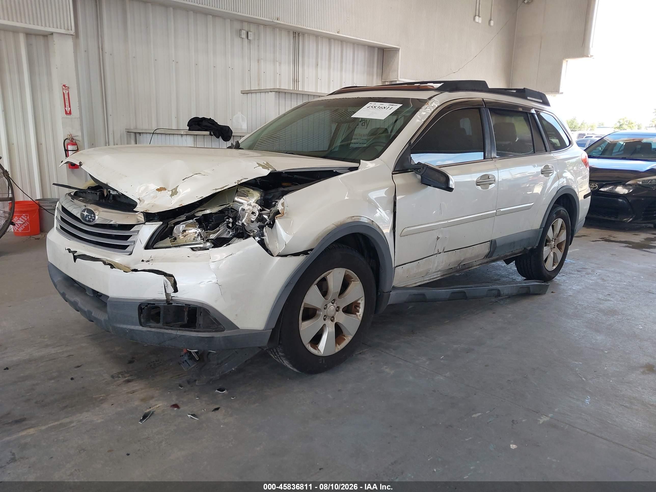 2011 Subaru Outback 2.5i Premium White vin: 4S4BRCGC2B3330526
