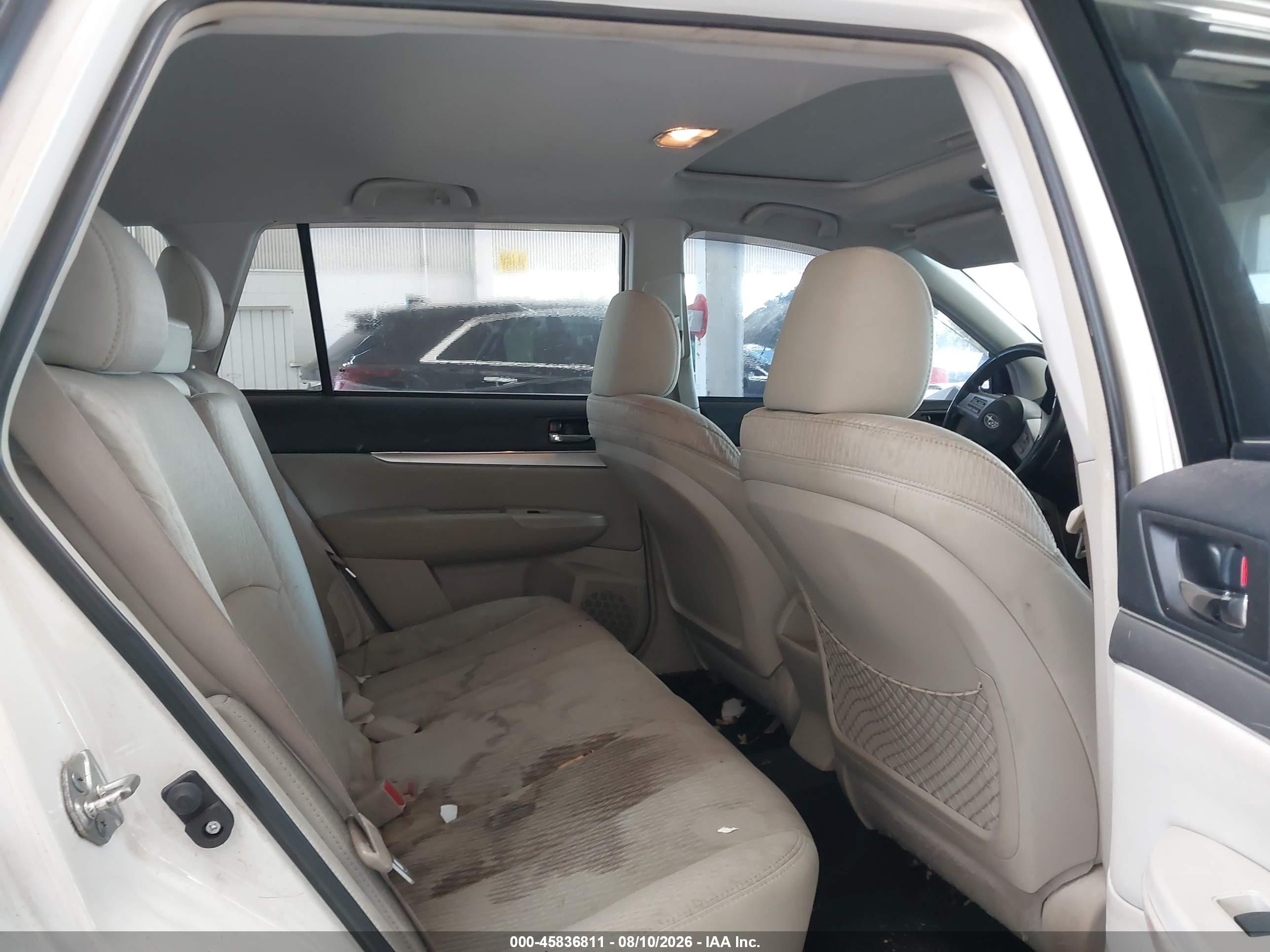 2011 Subaru Outback 2.5i Premium White vin: 4S4BRCGC2B3330526