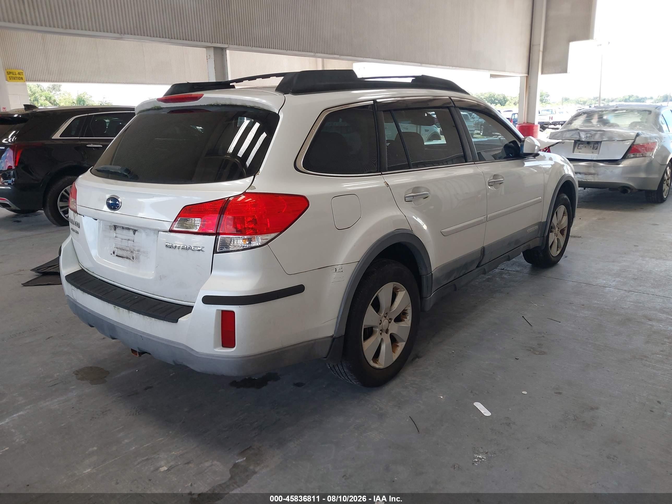 2011 Subaru Outback 2.5i Premium White vin: 4S4BRCGC2B3330526