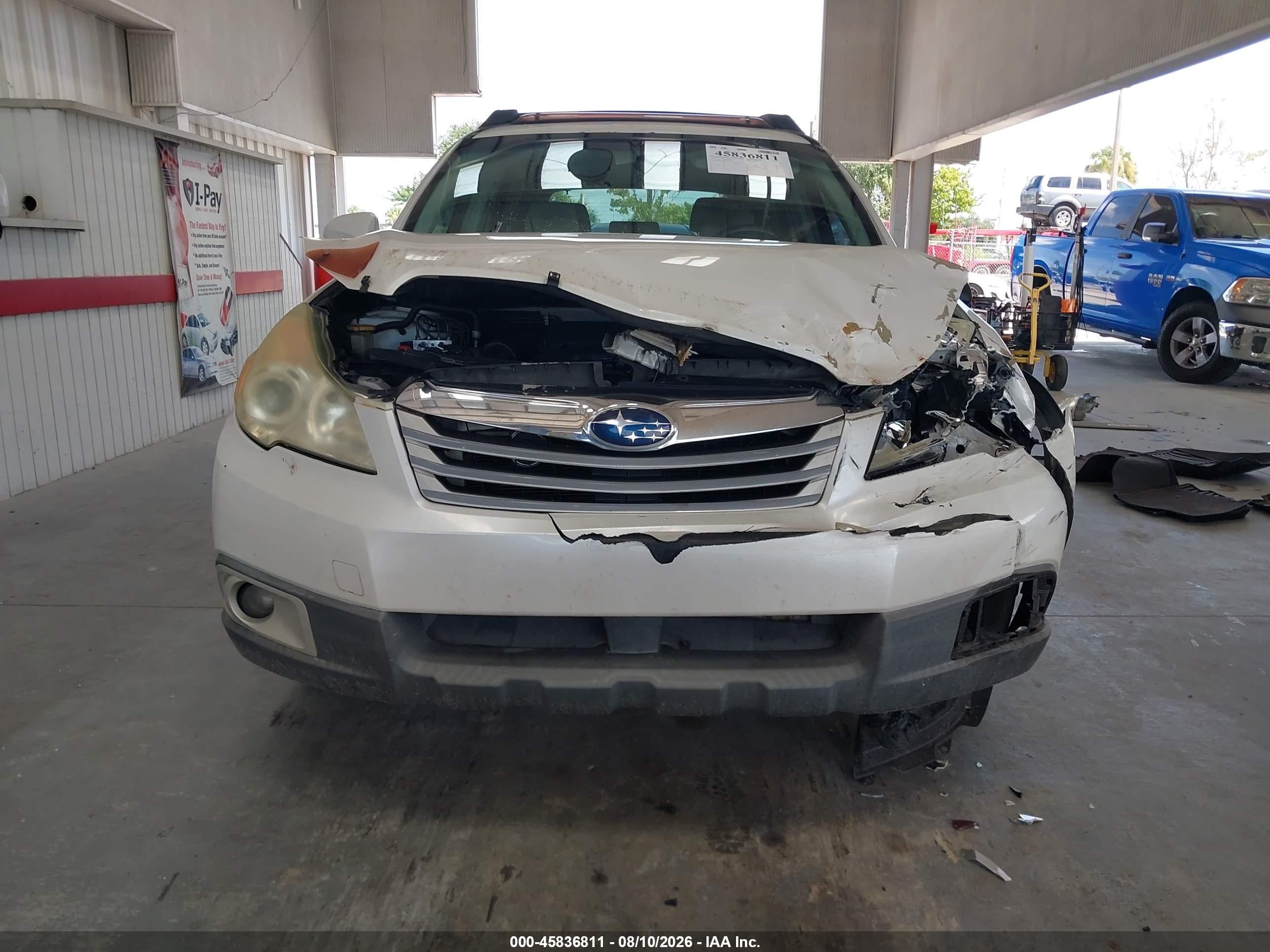 2011 Subaru Outback 2.5i Premium White vin: 4S4BRCGC2B3330526