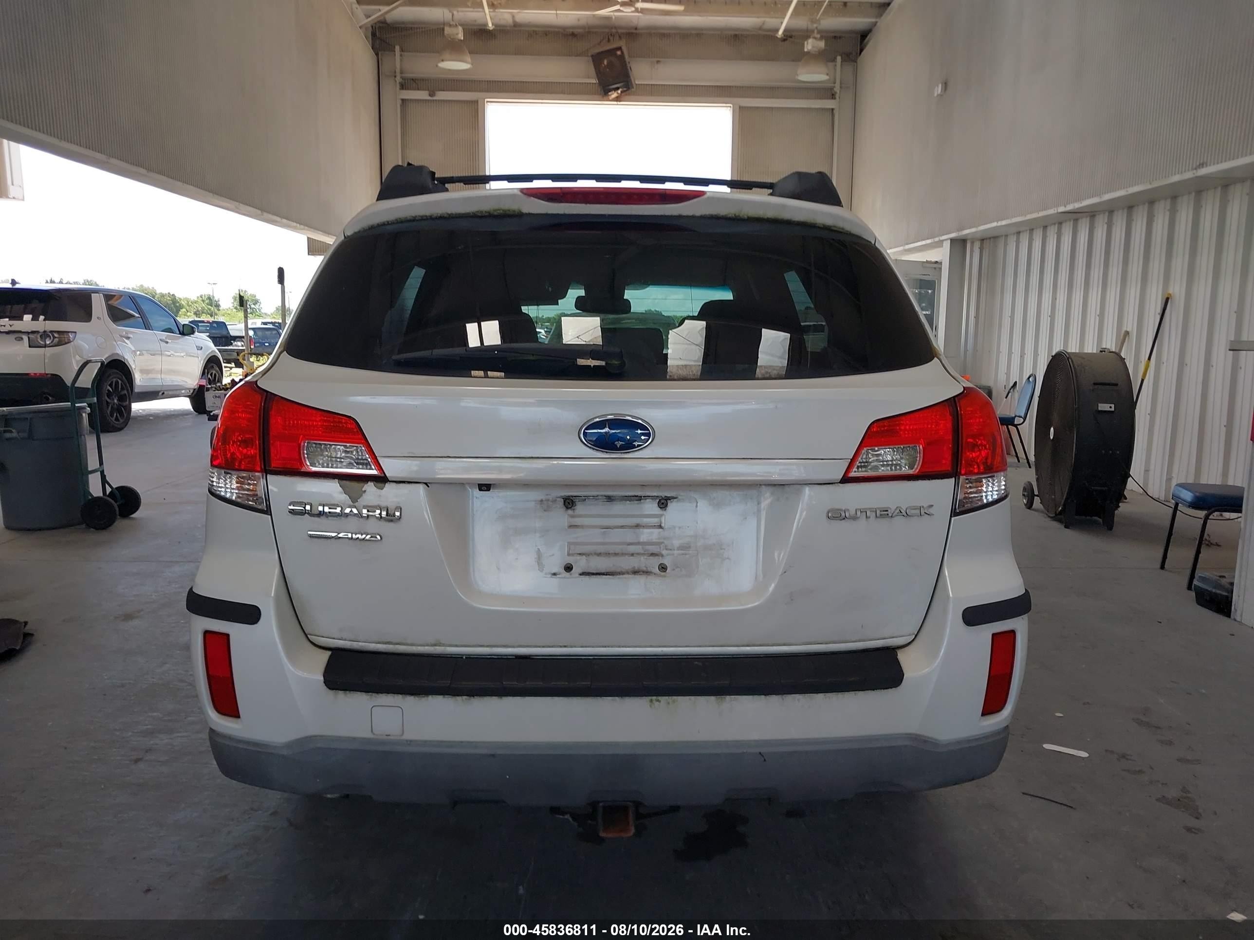 2011 Subaru Outback 2.5i Premium White vin: 4S4BRCGC2B3330526