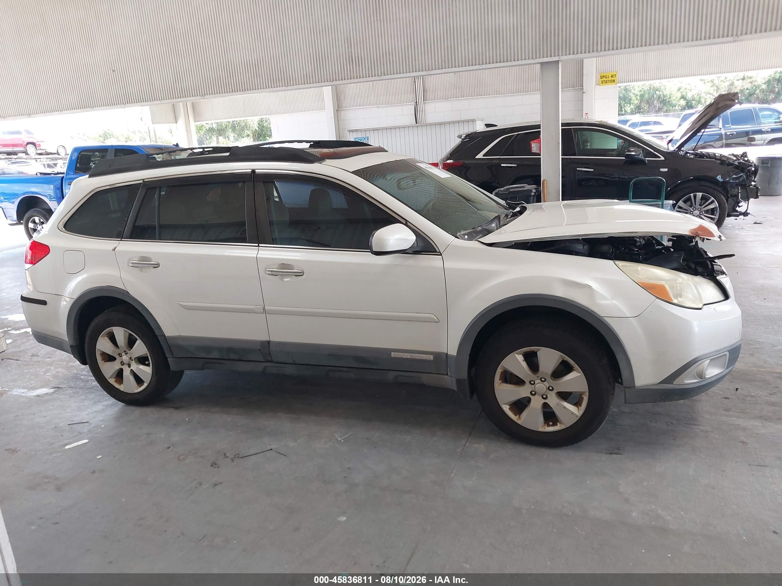 2011 Subaru Outback 2.5i Premium White vin: 4S4BRCGC2B3330526