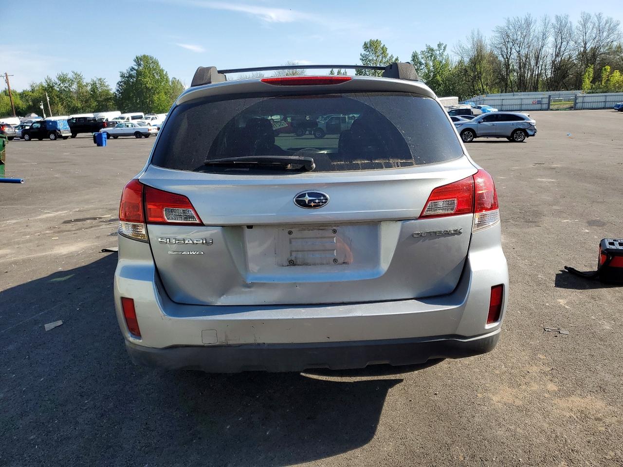 2013 Subaru Outback 2.5i Premium Silver vin: 4S4BRCGC2D3230980