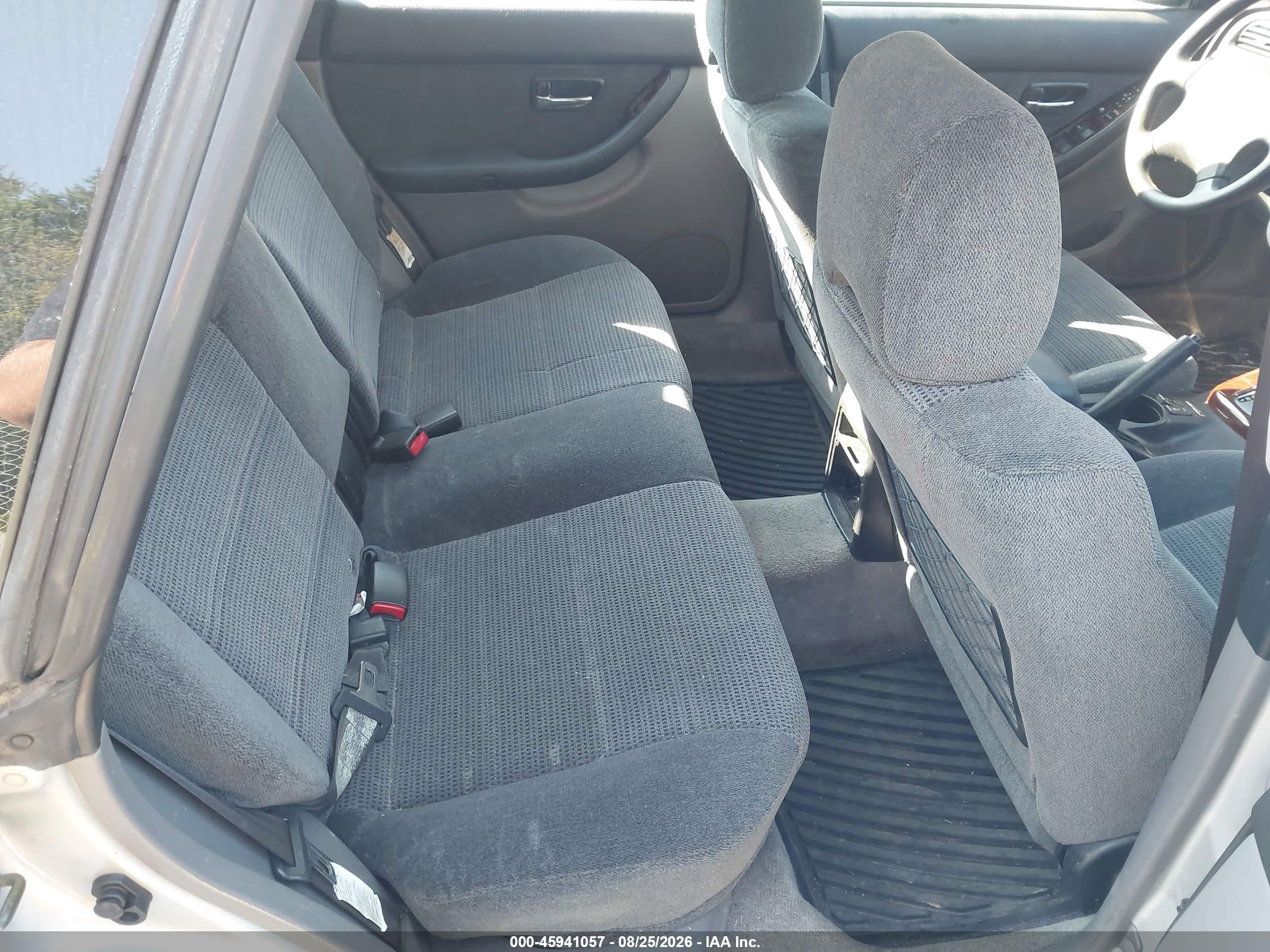 2013 Subaru Outback 2.5i Premium Silver vin: 4S4BRCGC2D3261226
