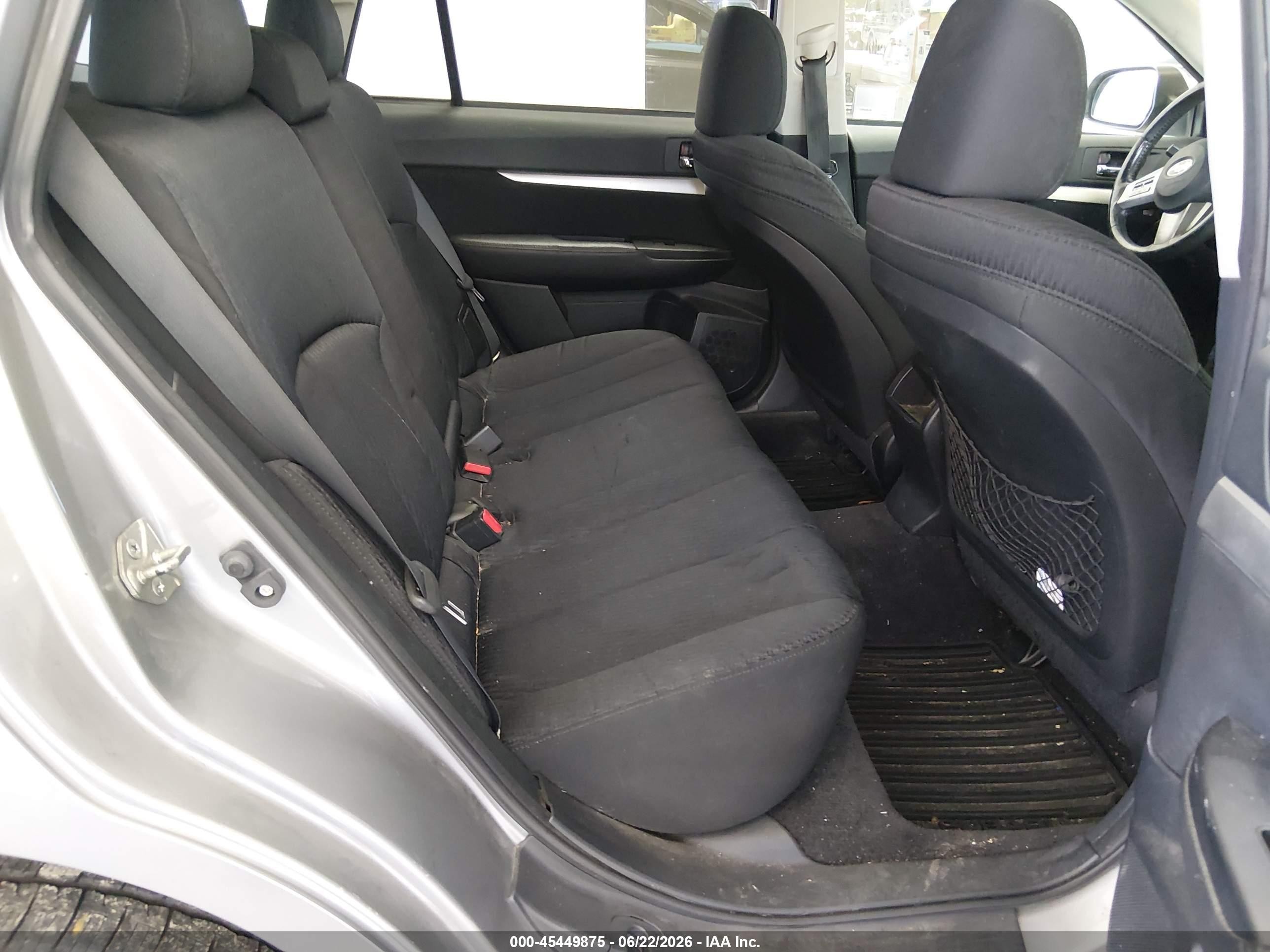 2010 Subaru Outback 2.5i Premium Серебряный vin: 4S4BRCGC3A3340691
