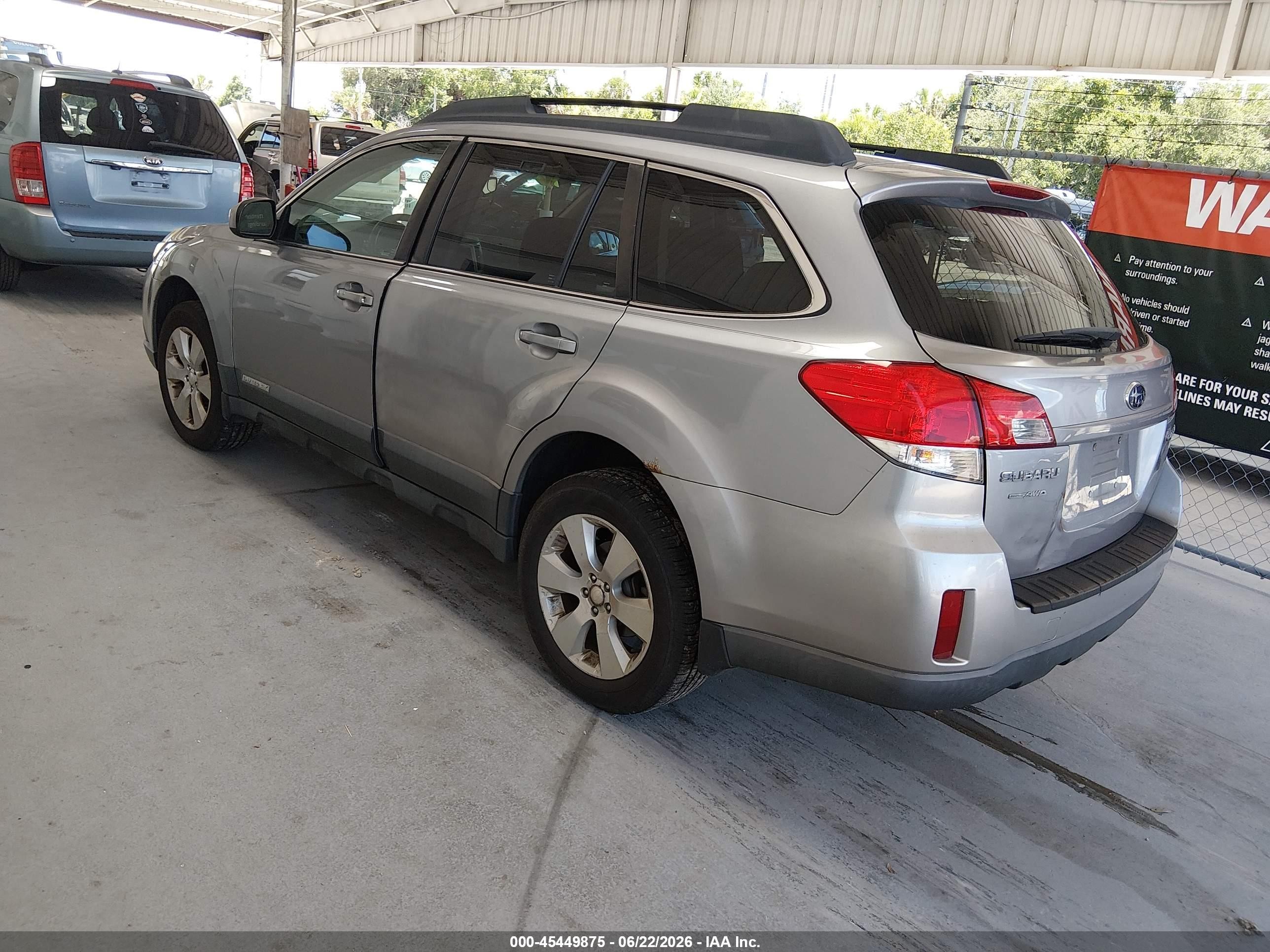 2010 Subaru Outback 2.5i Premium Серебряный vin: 4S4BRCGC3A3340691