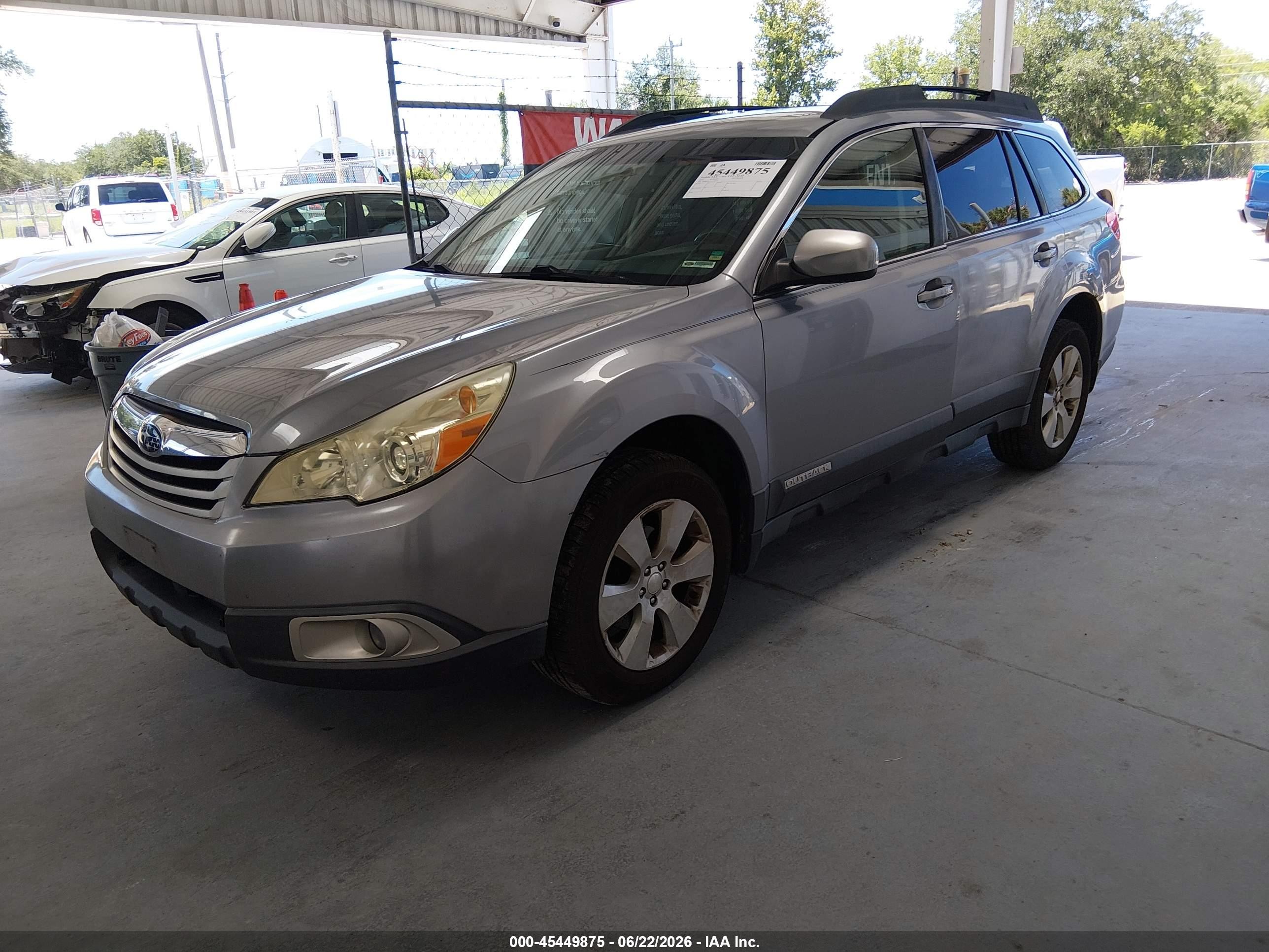2010 Subaru Outback 2.5i Premium Серебряный vin: 4S4BRCGC3A3340691