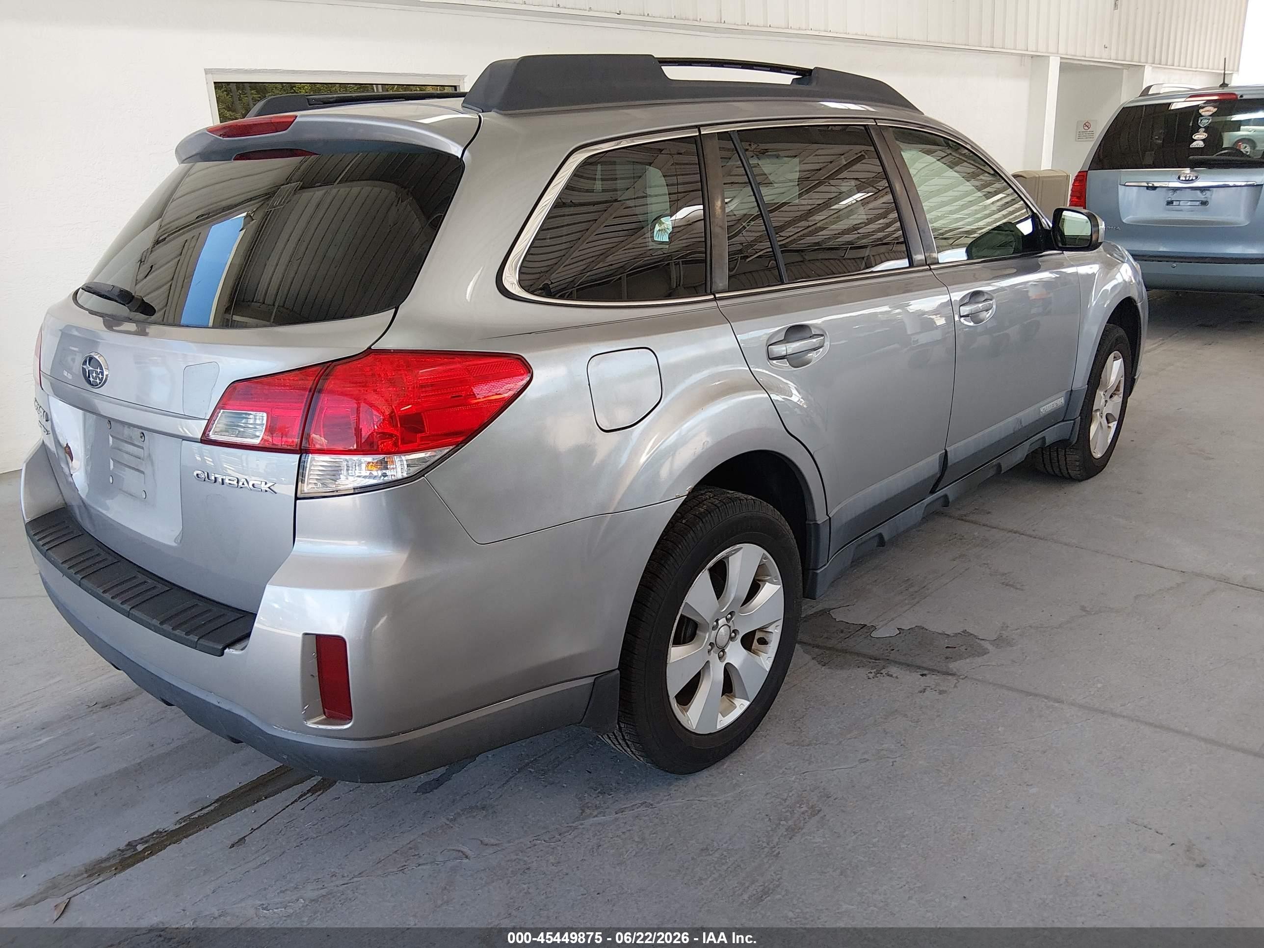 2010 Subaru Outback 2.5i Premium Серебряный vin: 4S4BRCGC3A3340691