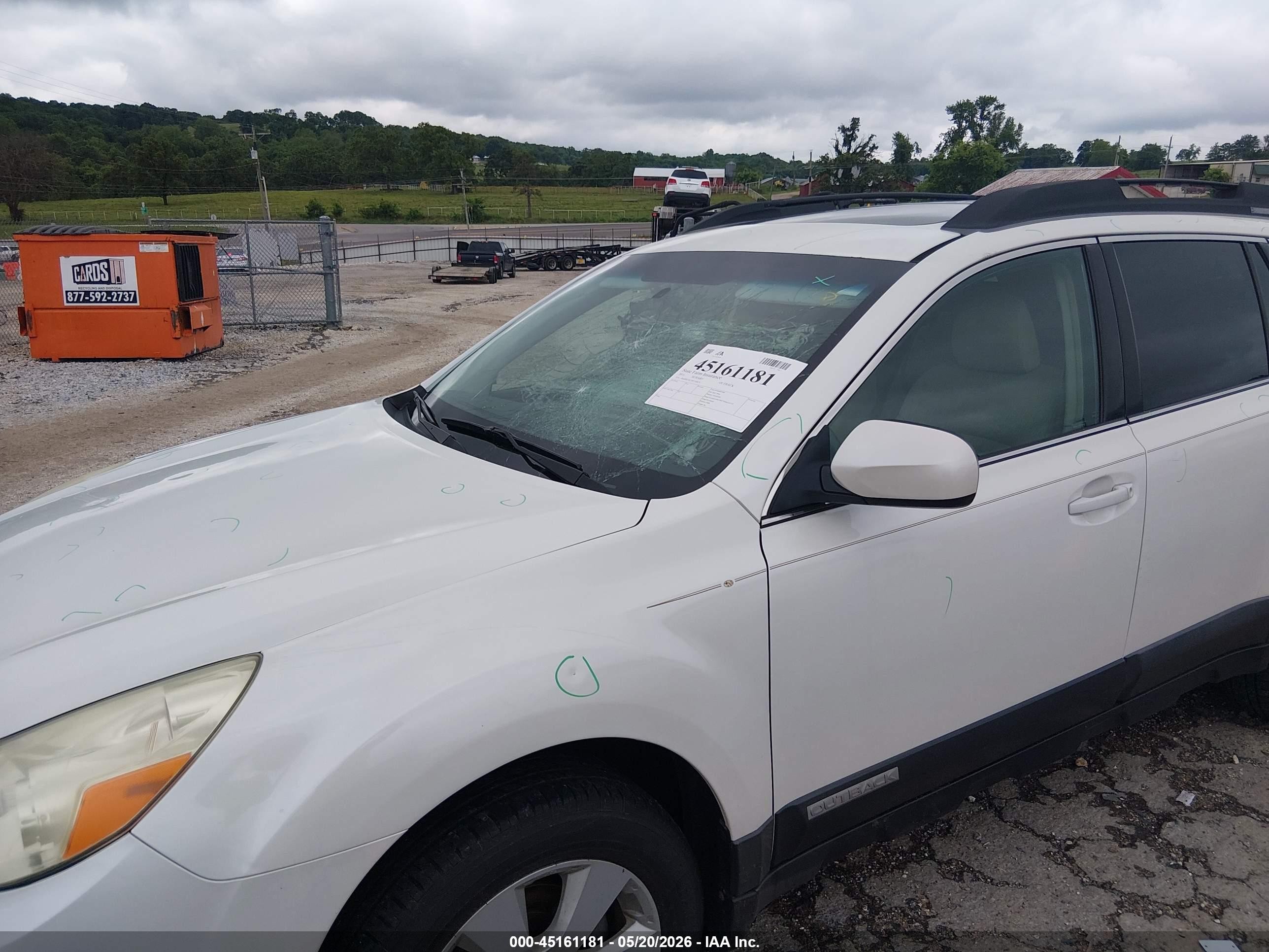 2011 Subaru Outback 2.5i Premium White vin: 4S4BRCGC3B3340675