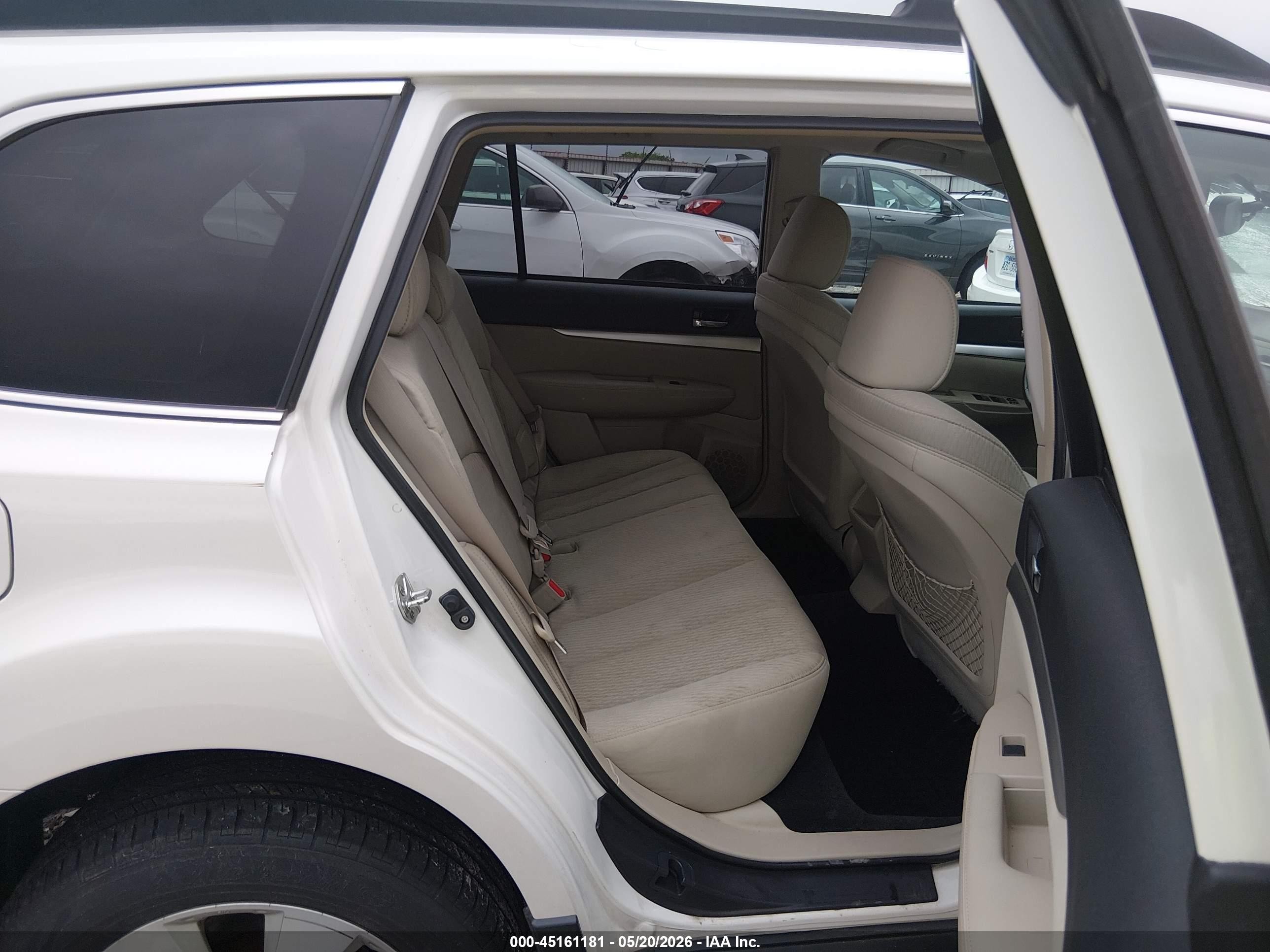 2011 Subaru Outback 2.5i Premium White vin: 4S4BRCGC3B3340675