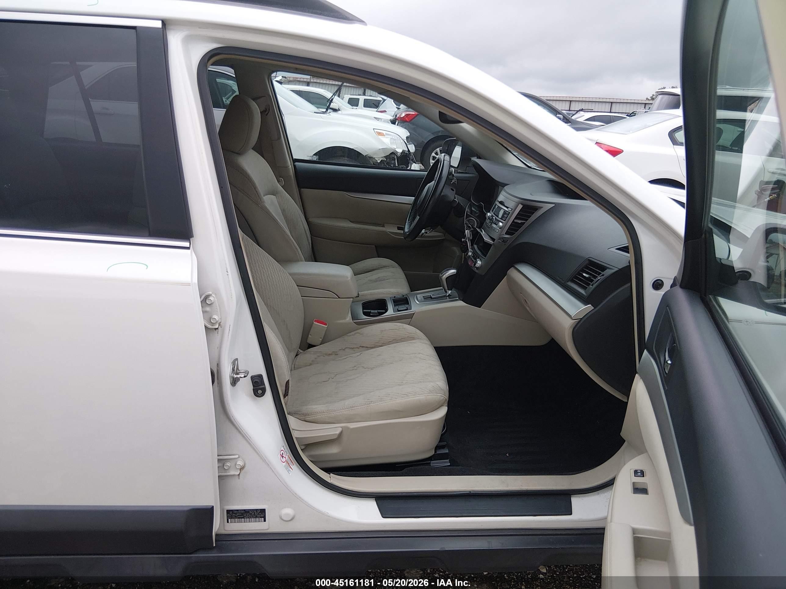2011 Subaru Outback 2.5i Premium White vin: 4S4BRCGC3B3340675