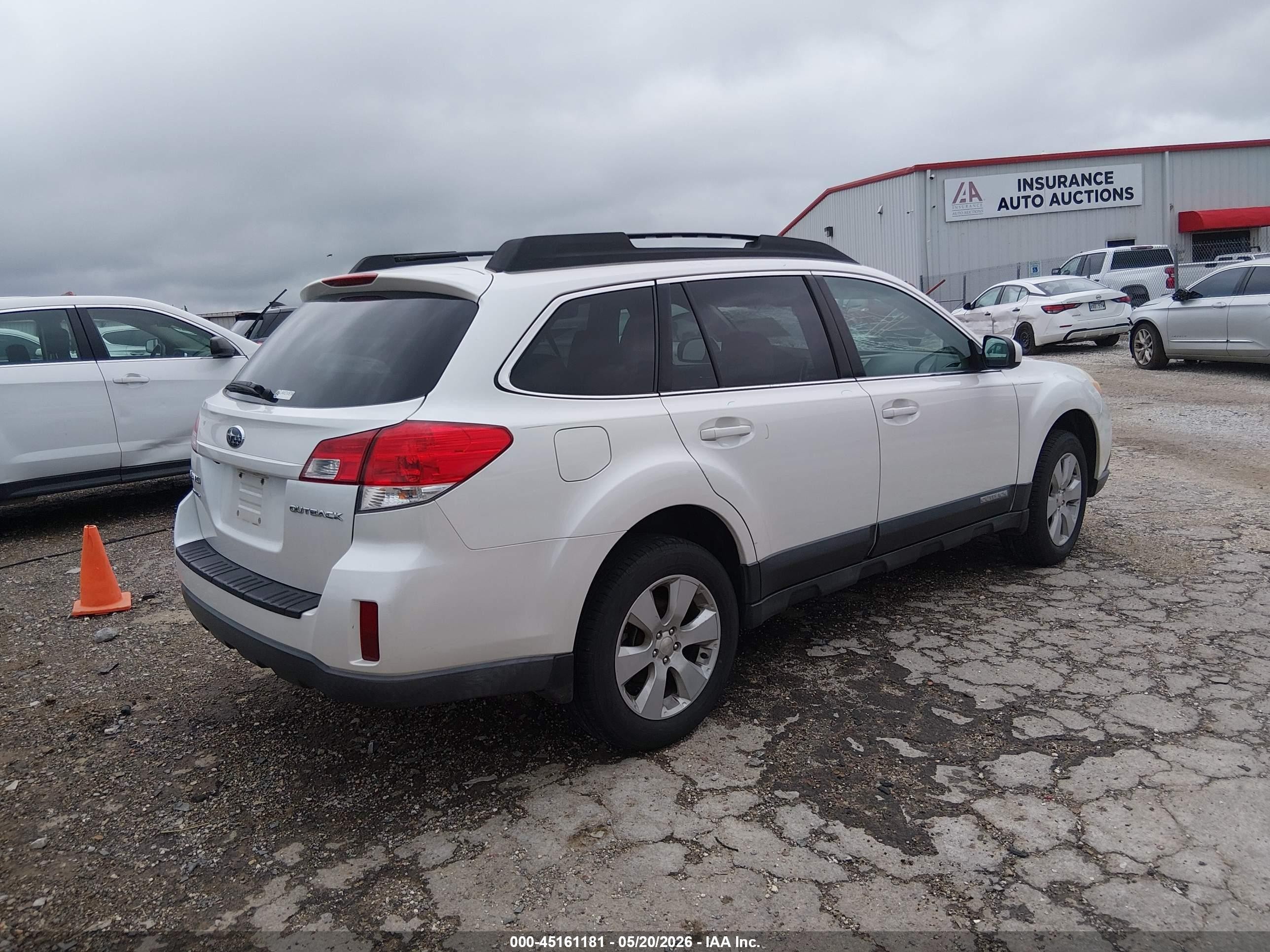 2011 Subaru Outback 2.5i Premium White vin: 4S4BRCGC3B3340675