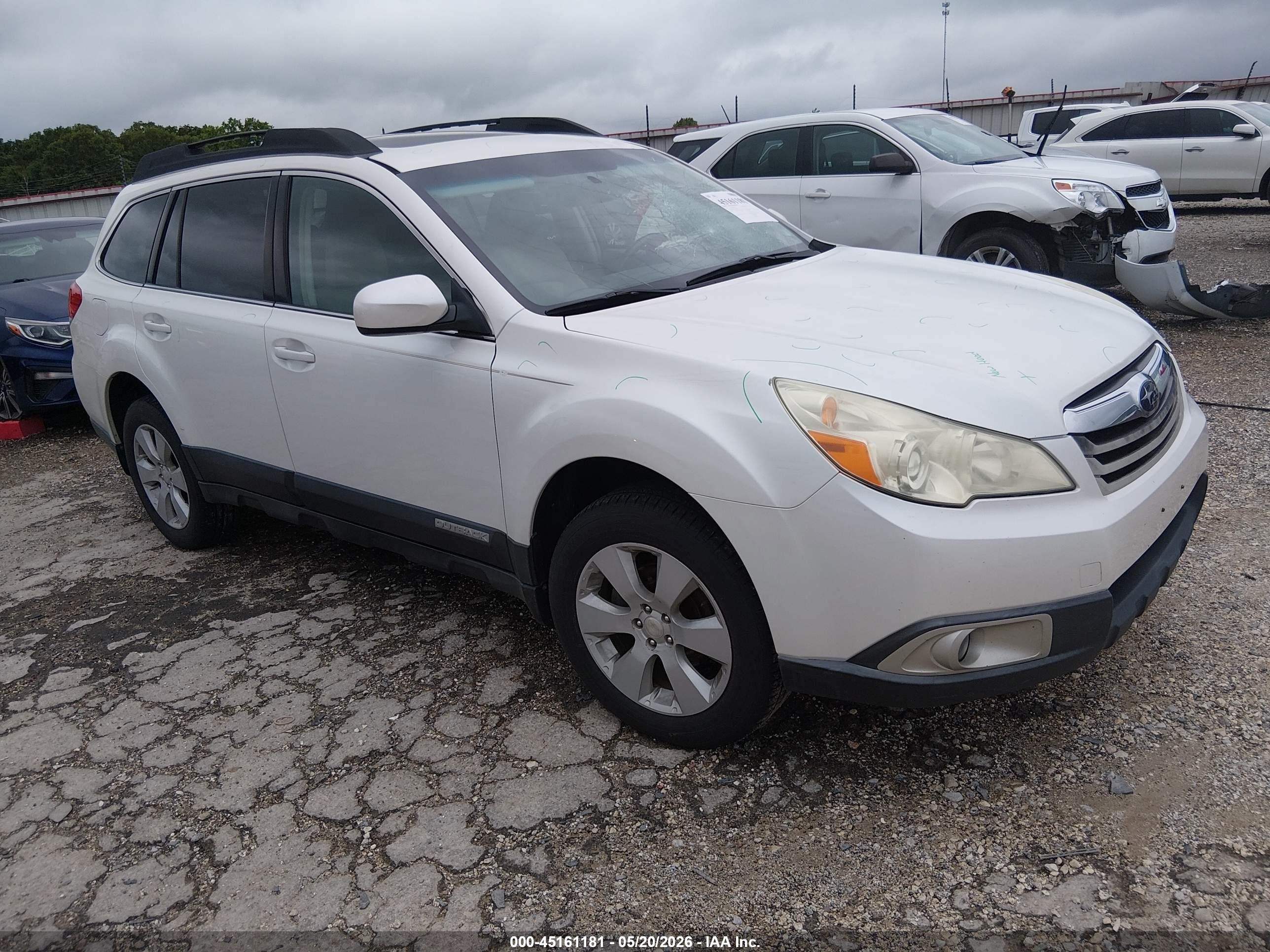 2011 Subaru Outback 2.5i Premium White vin: 4S4BRCGC3B3340675
