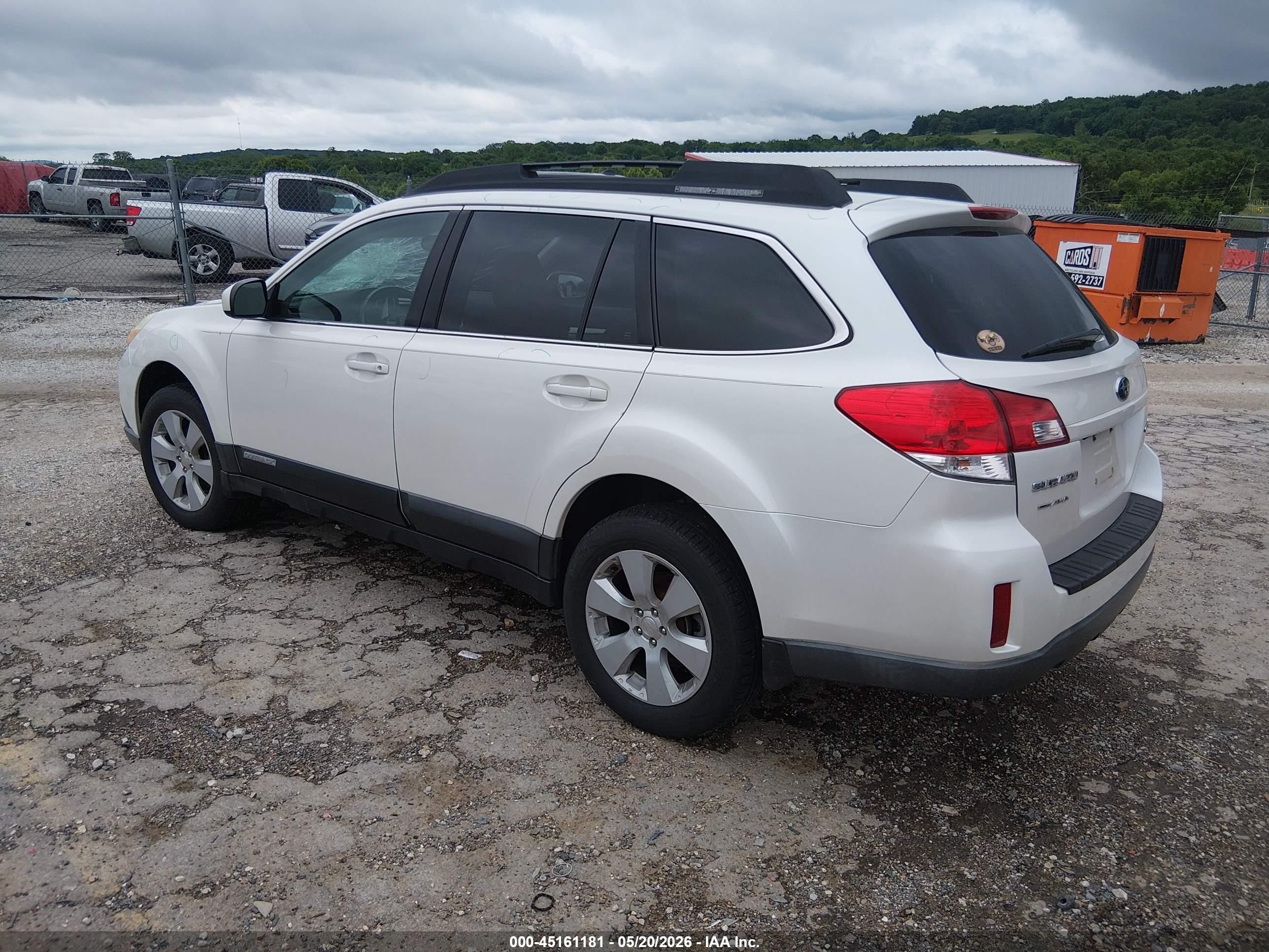 2011 Subaru Outback 2.5i Premium White vin: 4S4BRCGC3B3340675