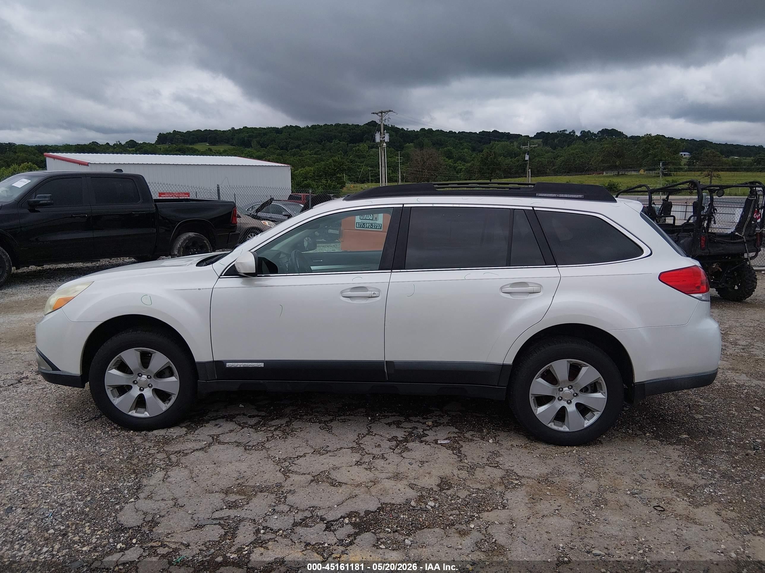 2011 Subaru Outback 2.5i Premium White vin: 4S4BRCGC3B3340675