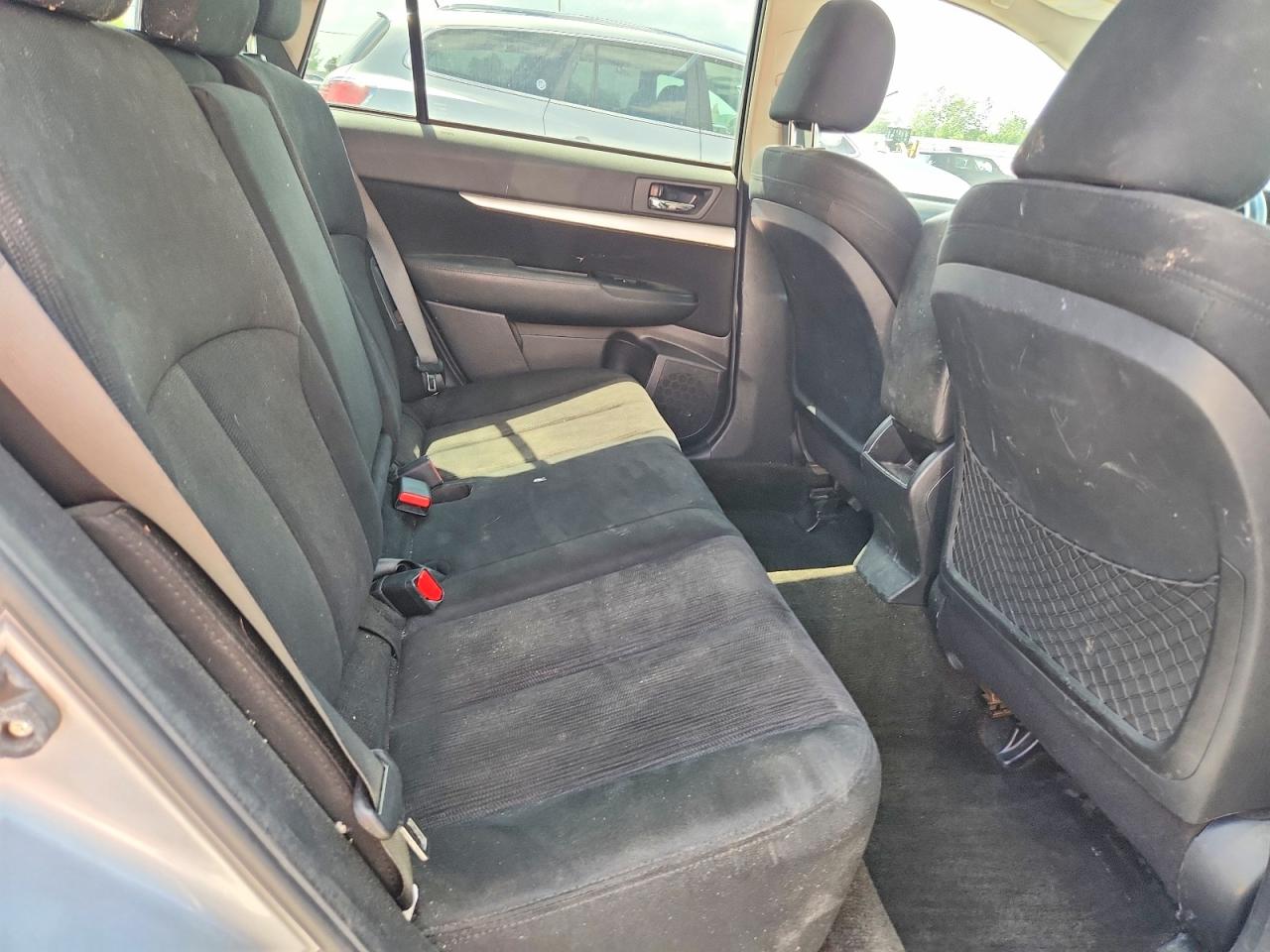 2013 Subaru Outback 2.5i Premium Silver vin: 4S4BRCGC3D3208762