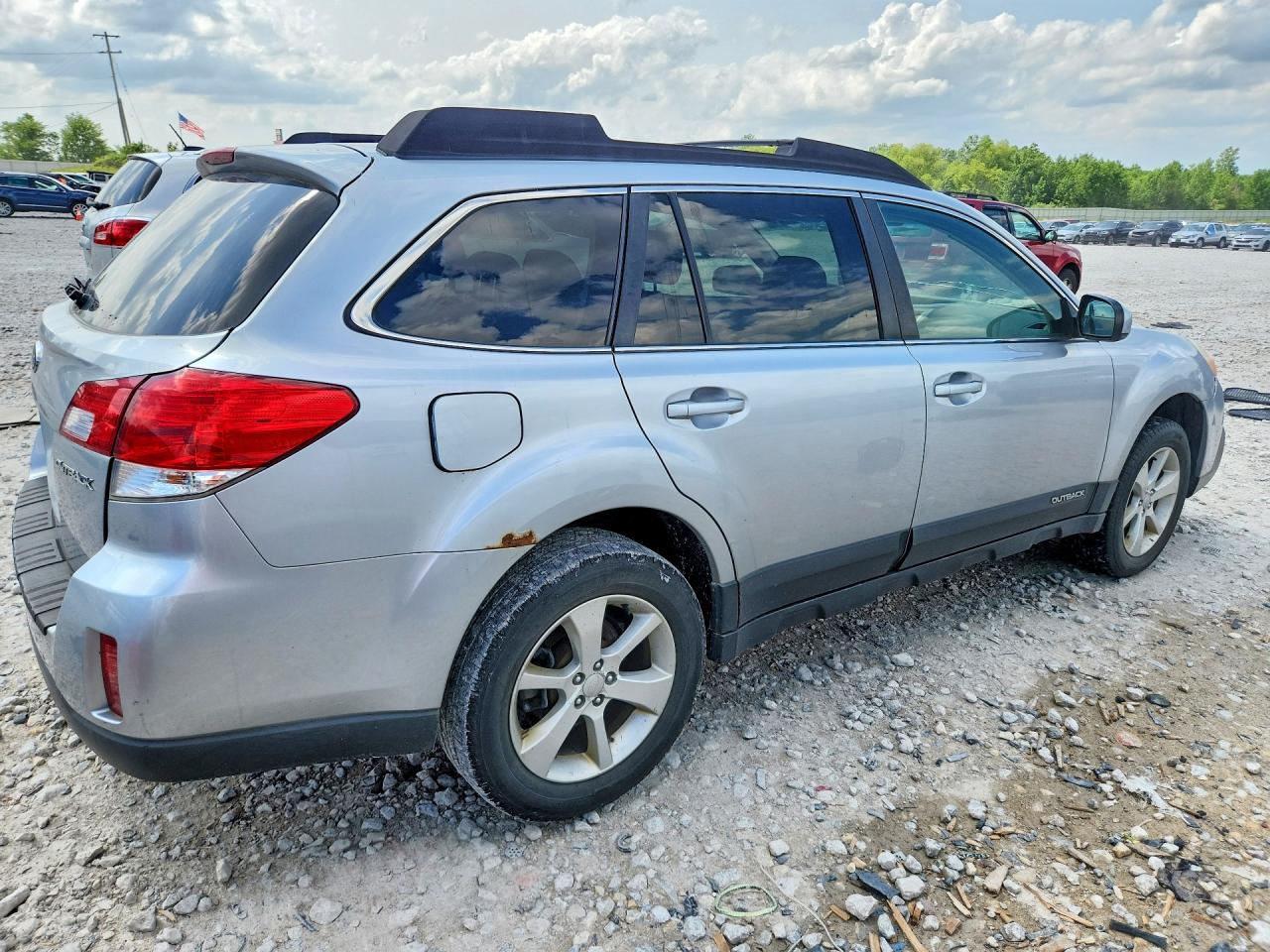 2013 Subaru Outback 2.5i Premium Silver vin: 4S4BRCGC3D3208762