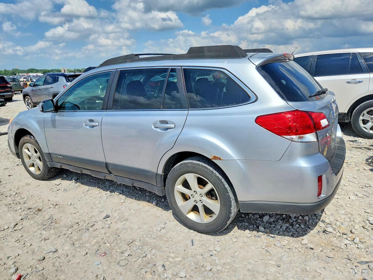 2013 Subaru Outback 2.5i Premium Silver vin: 4S4BRCGC3D3208762