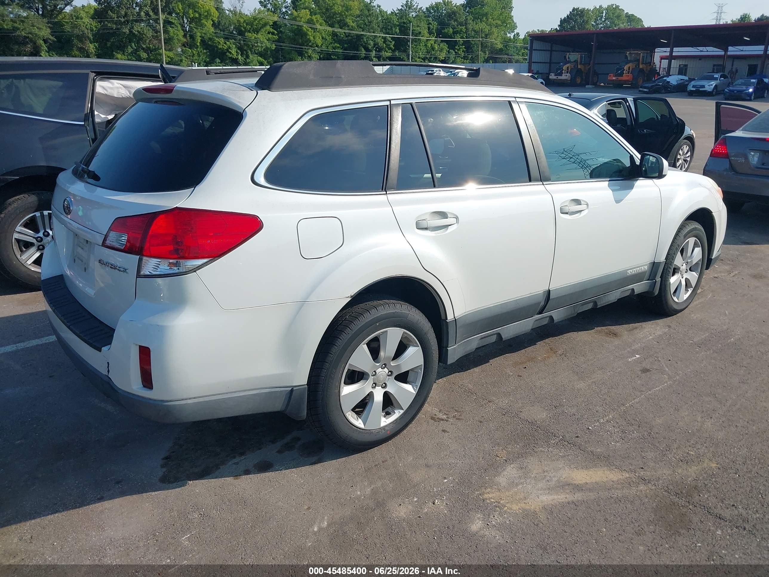2010 Subaru Outback 2.5i Premium White vin: 4S4BRCGC4A3336892