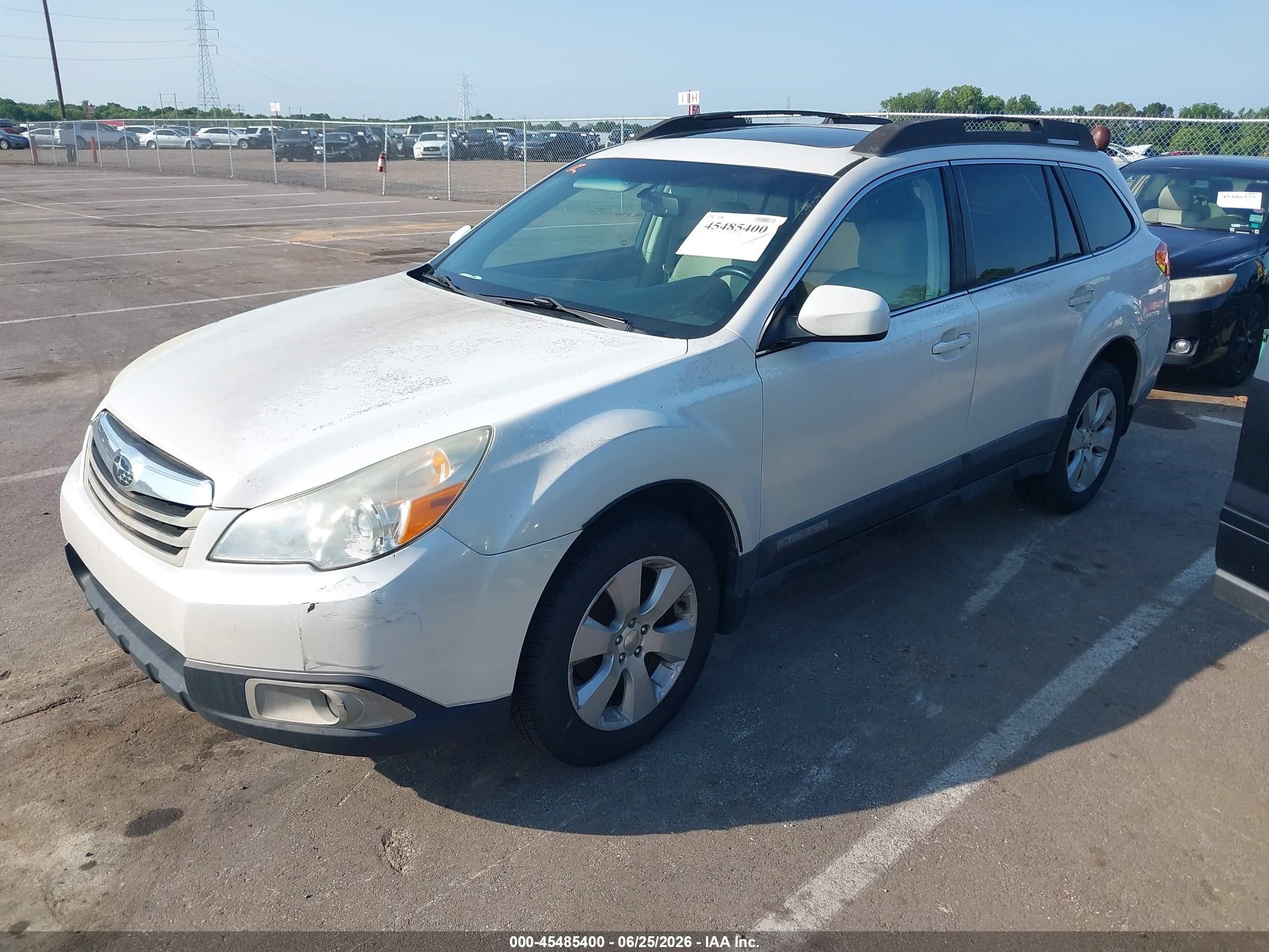 2010 Subaru Outback 2.5i Premium White vin: 4S4BRCGC4A3336892