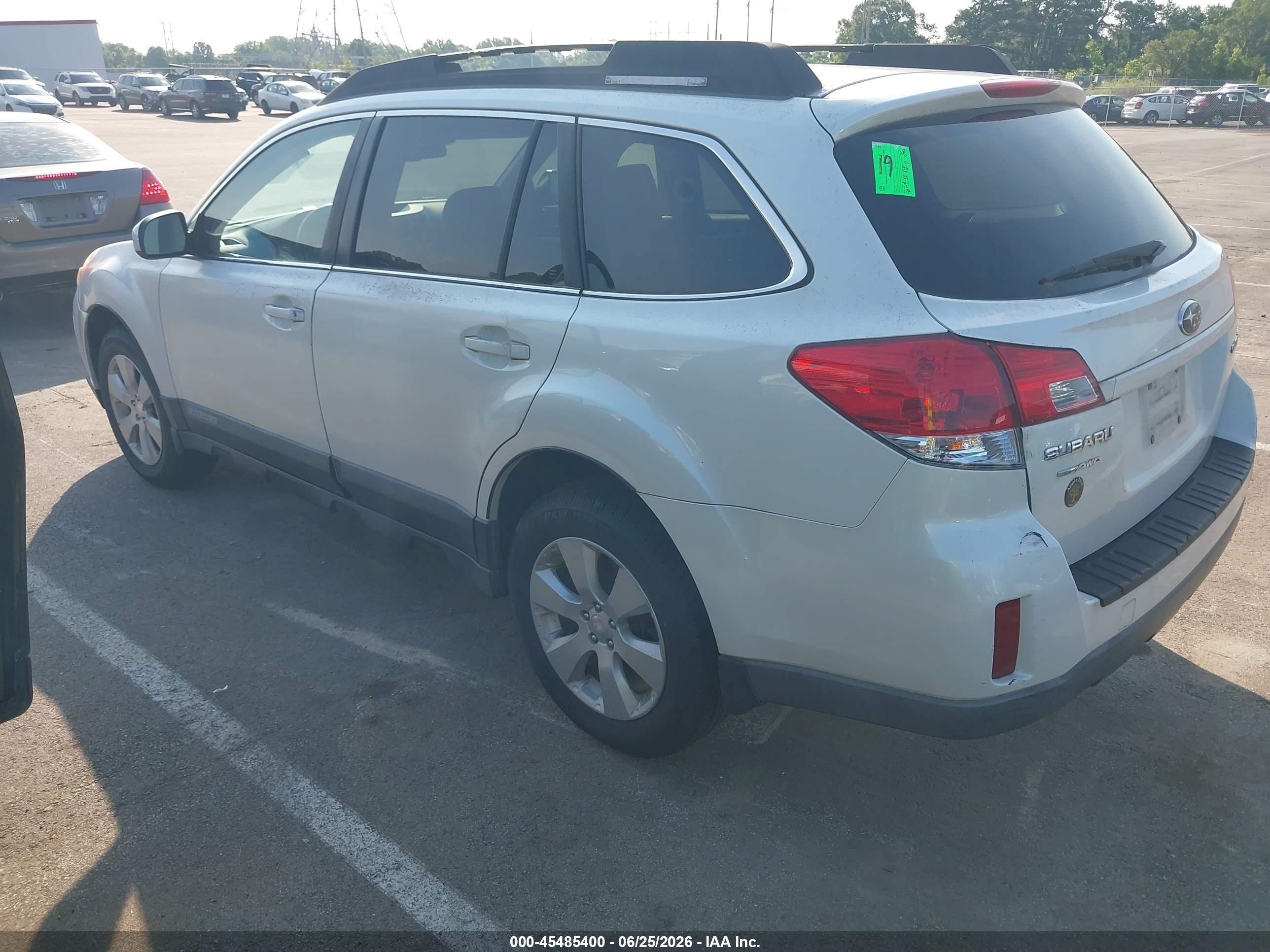 2010 Subaru Outback 2.5i Premium White vin: 4S4BRCGC4A3336892