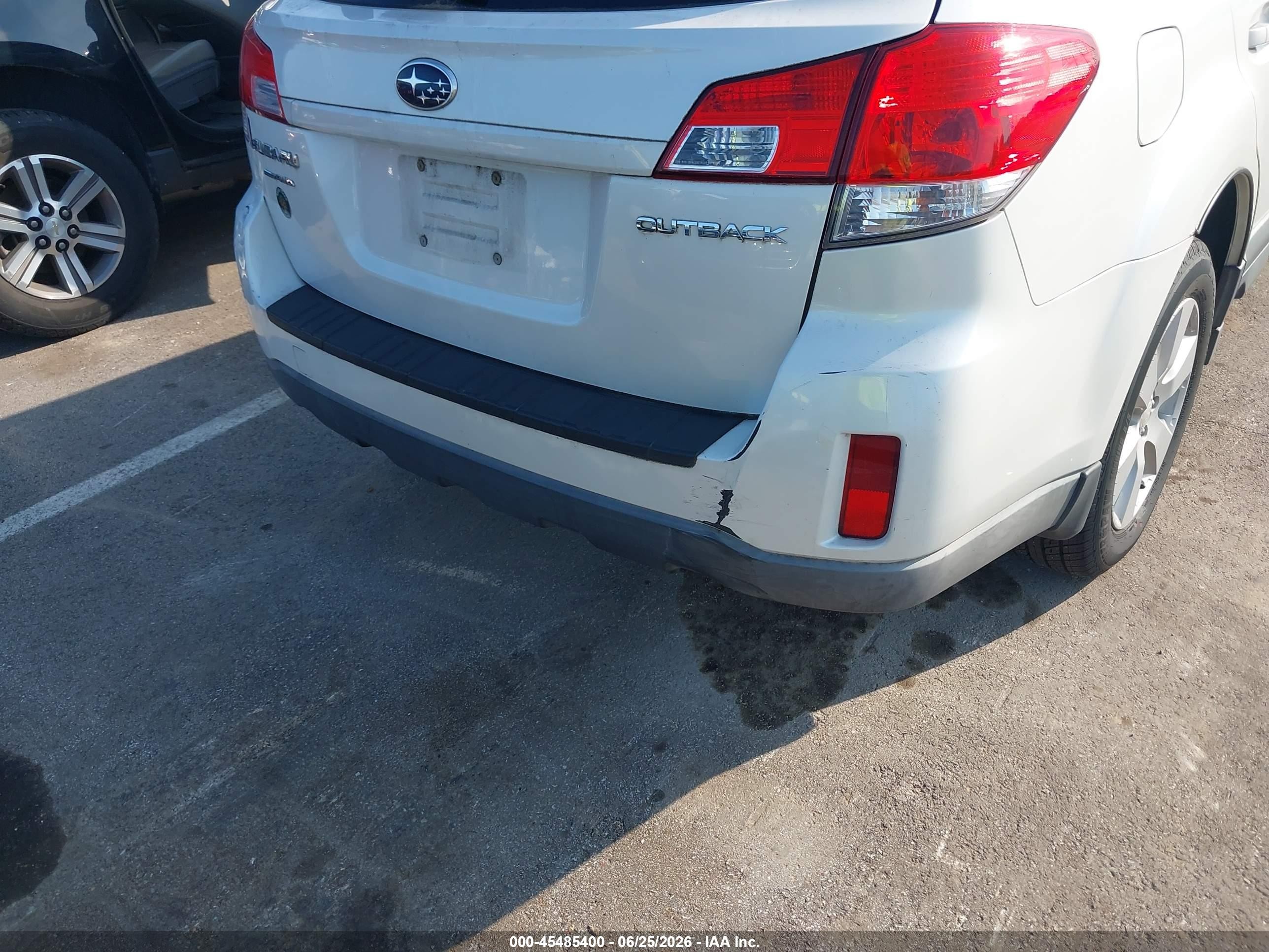 2010 Subaru Outback 2.5i Premium White vin: 4S4BRCGC4A3336892