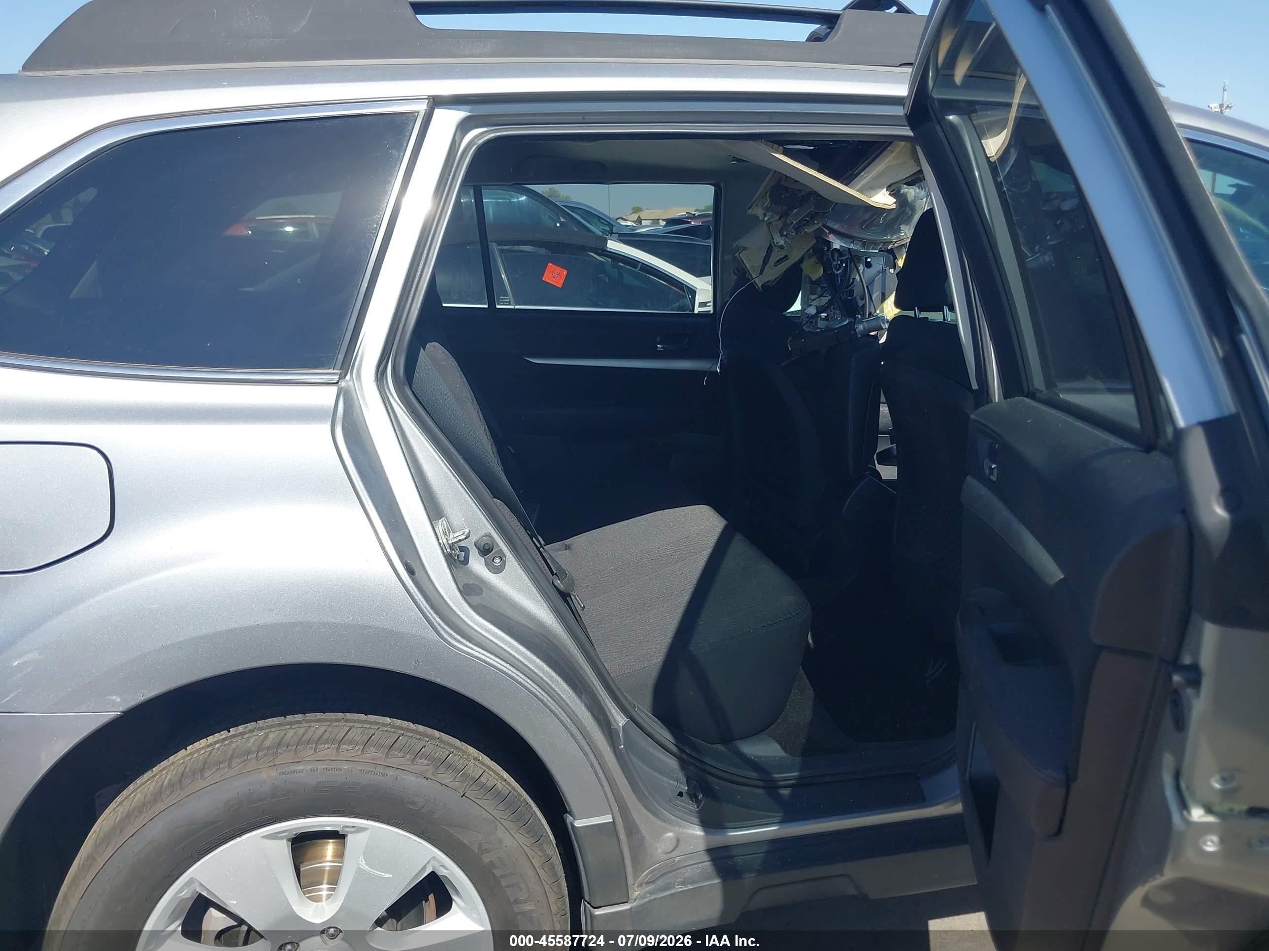 2011 Subaru Outback 2.5i Premium Серебряный vin: 4S4BRCGC4B3410555