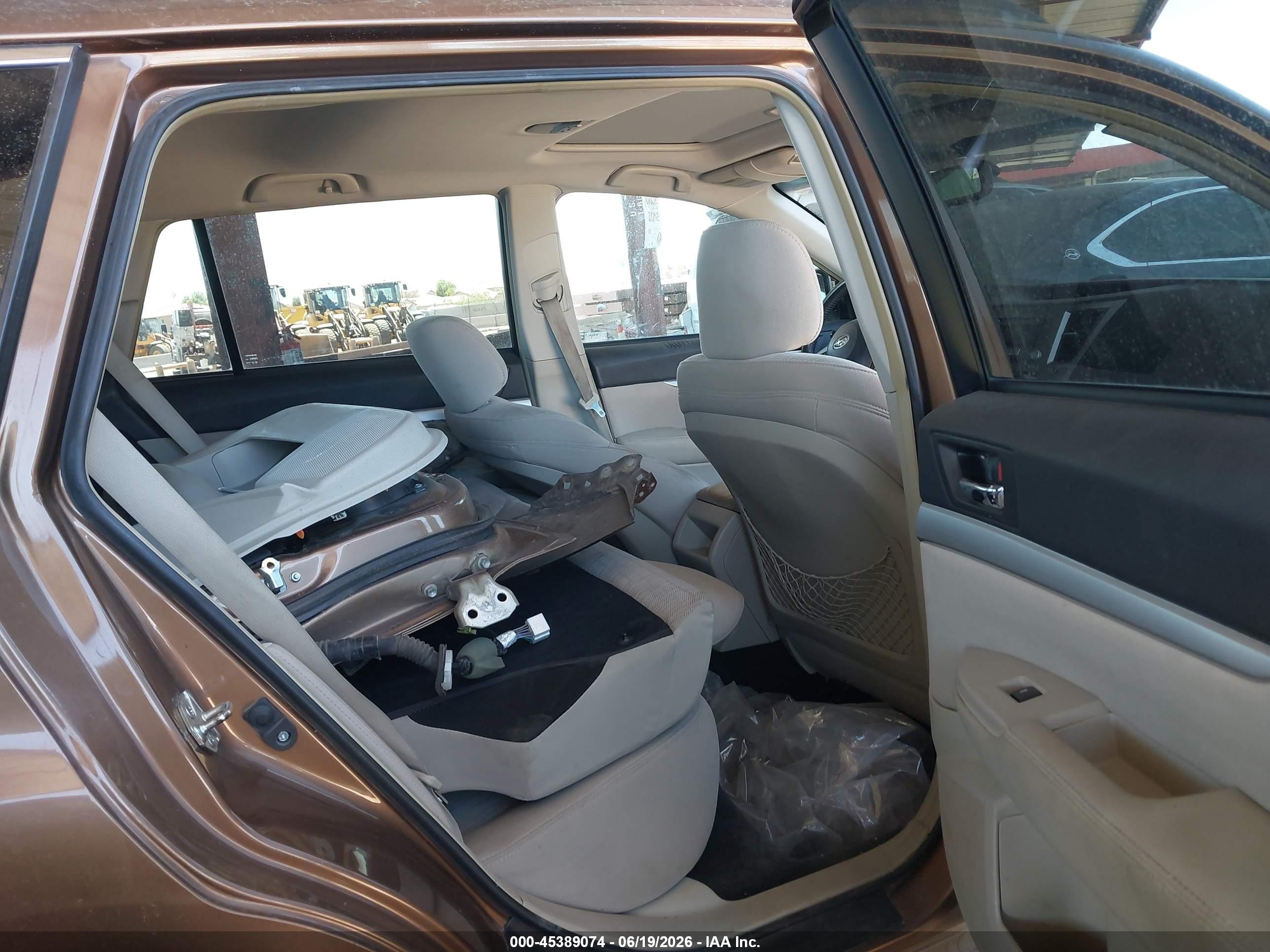 2013 Subaru Outback 2.5i Premium Золотой vin: 4S4BRCGC4D3224596