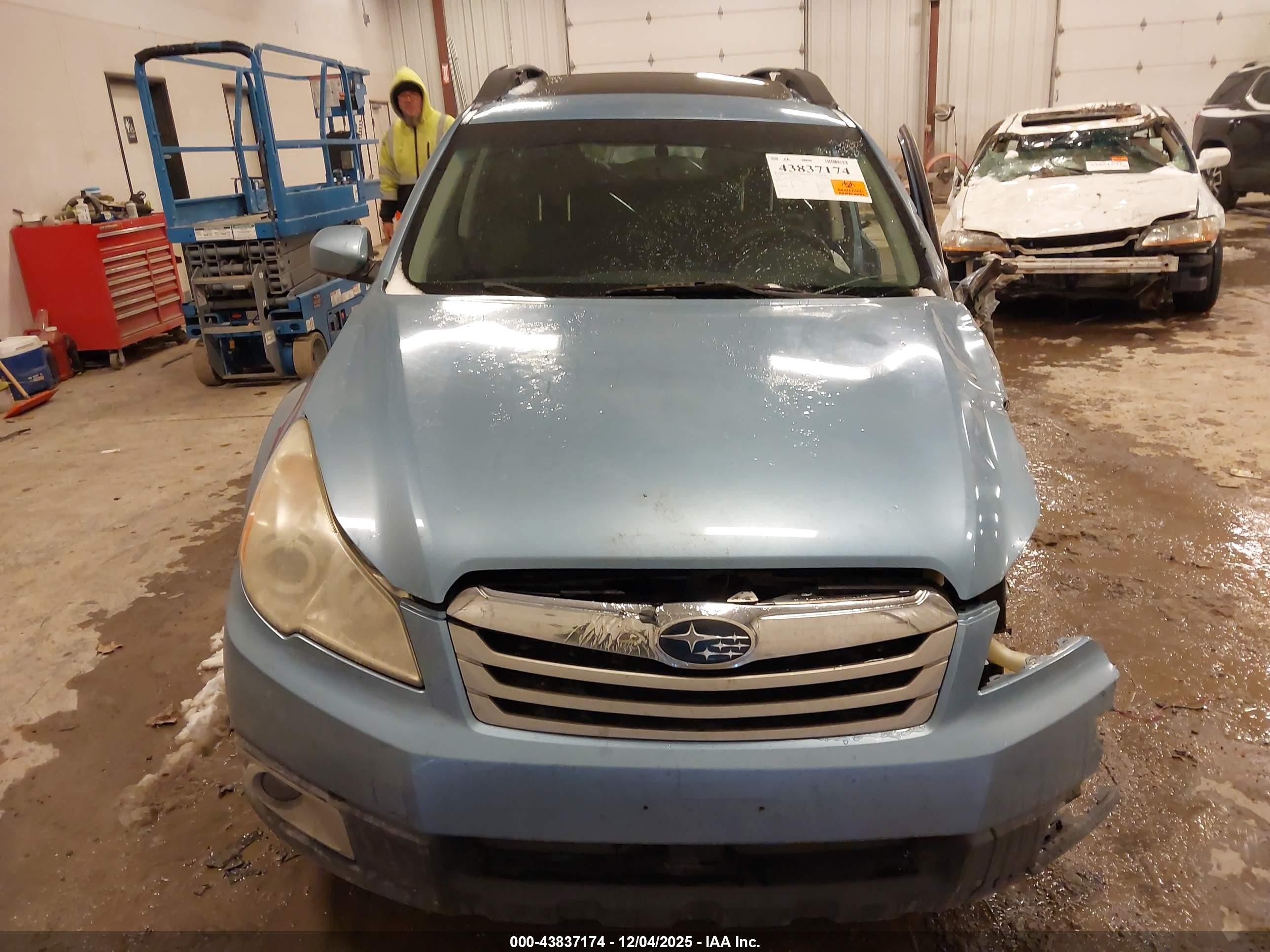 2011 Subaru Outback 2.5i Premium Blue vin: 4S4BRCGC5B1330404