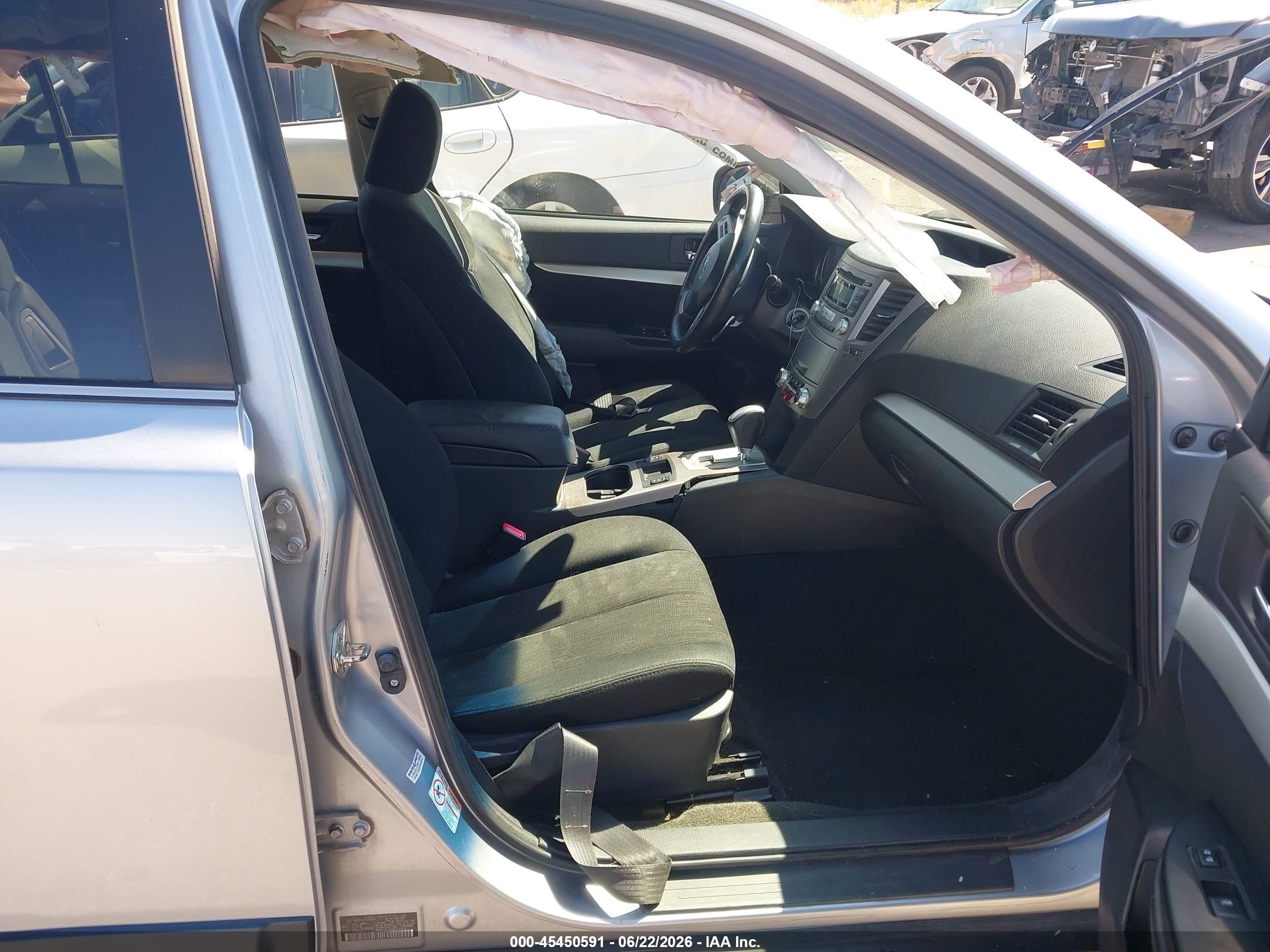 2013 Subaru Outback 2.5i Premium Silver vin: 4S4BRCGC5D3310600