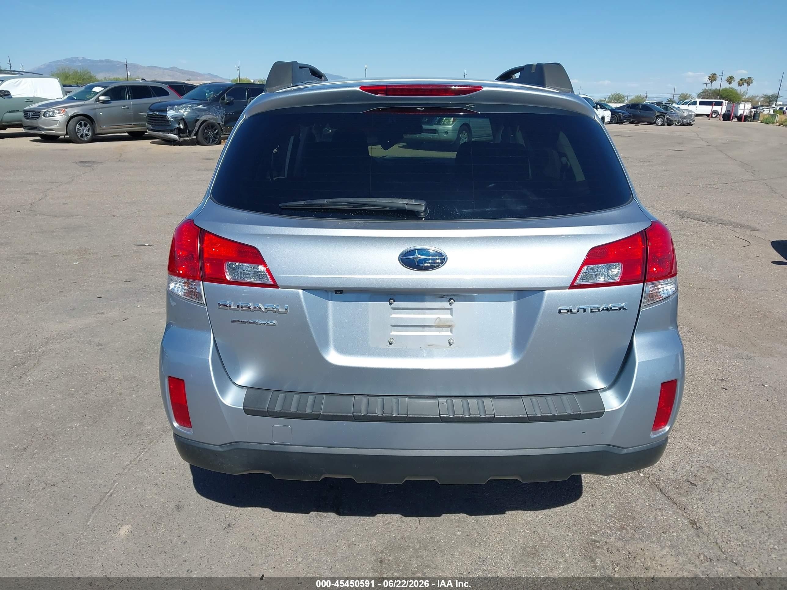 2013 Subaru Outback 2.5i Premium Silver vin: 4S4BRCGC5D3310600
