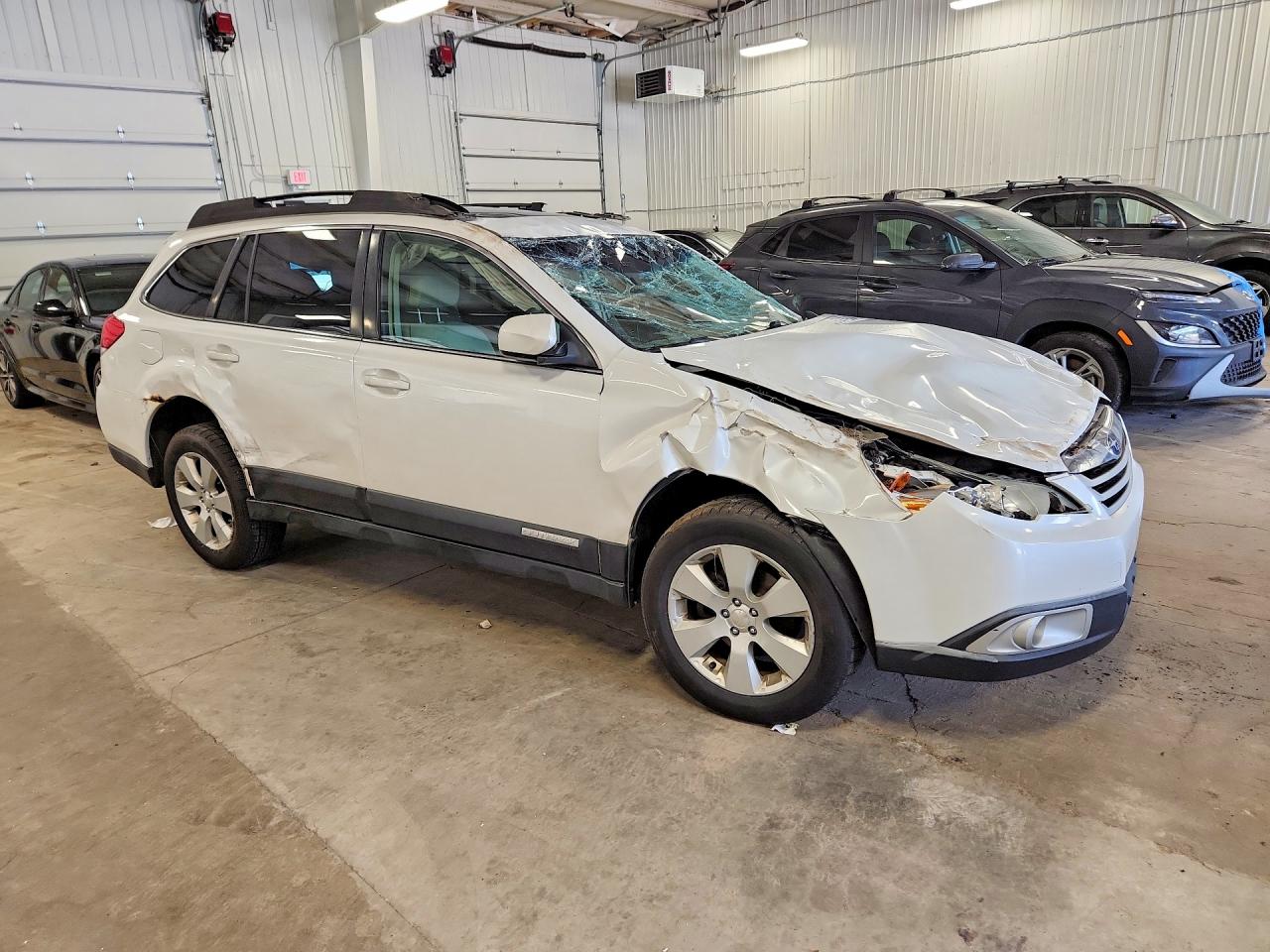 2011 Subaru Outback 2.5i Premium White vin: 4S4BRCGC6B3353842