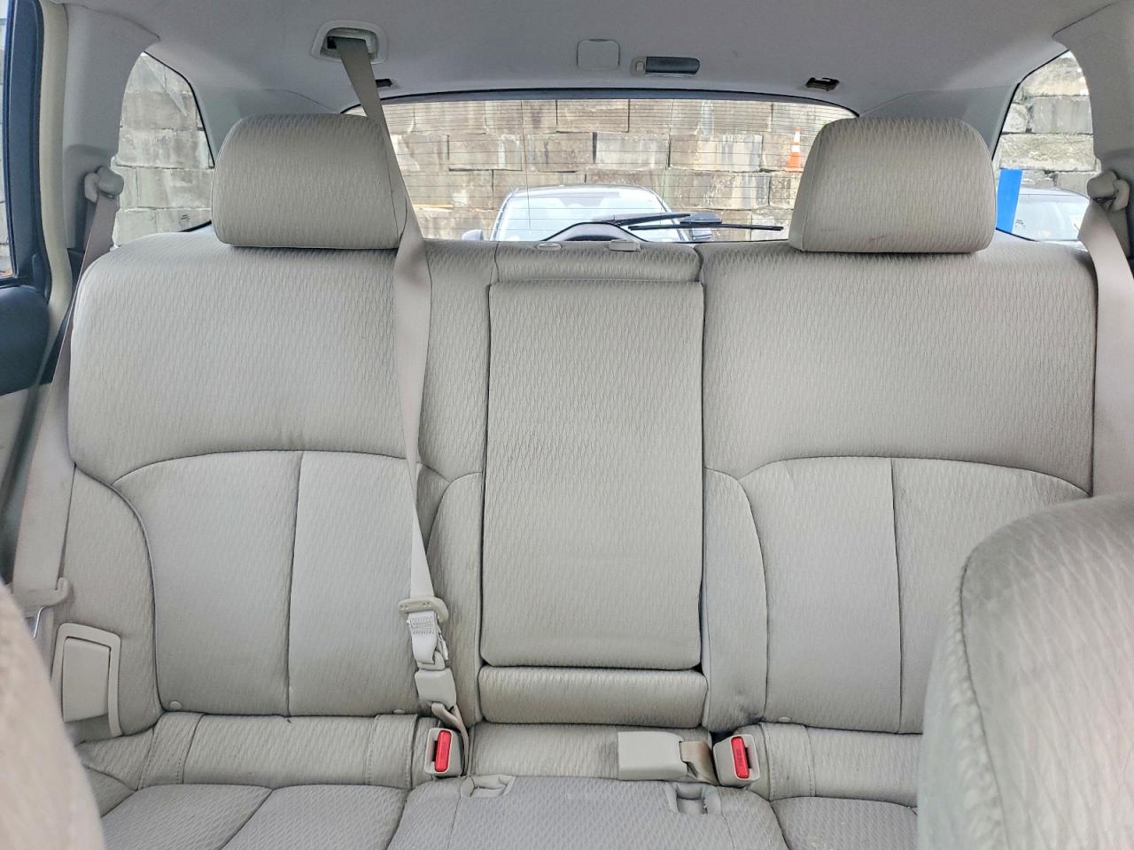 2010 Subaru Outback 2.5i Premium White vin: 4S4BRCGC7A3344386