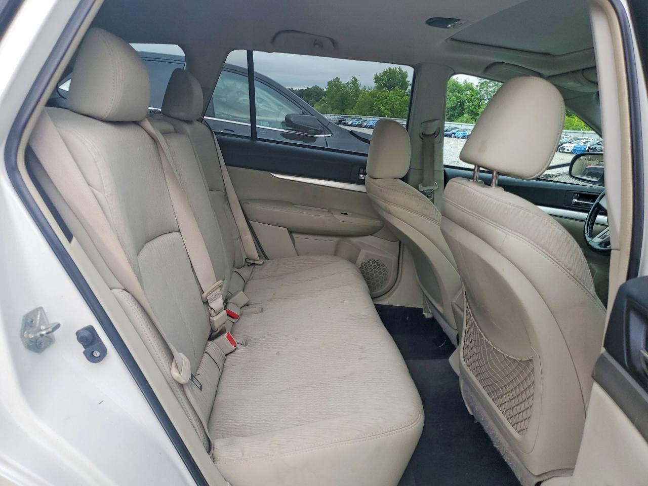 2010 Subaru Outback 2.5i Premium White vin: 4S4BRCGC7A3344386