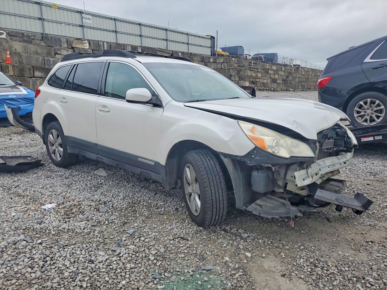 2010 Subaru Outback 2.5i Premium White vin: 4S4BRCGC7A3344386